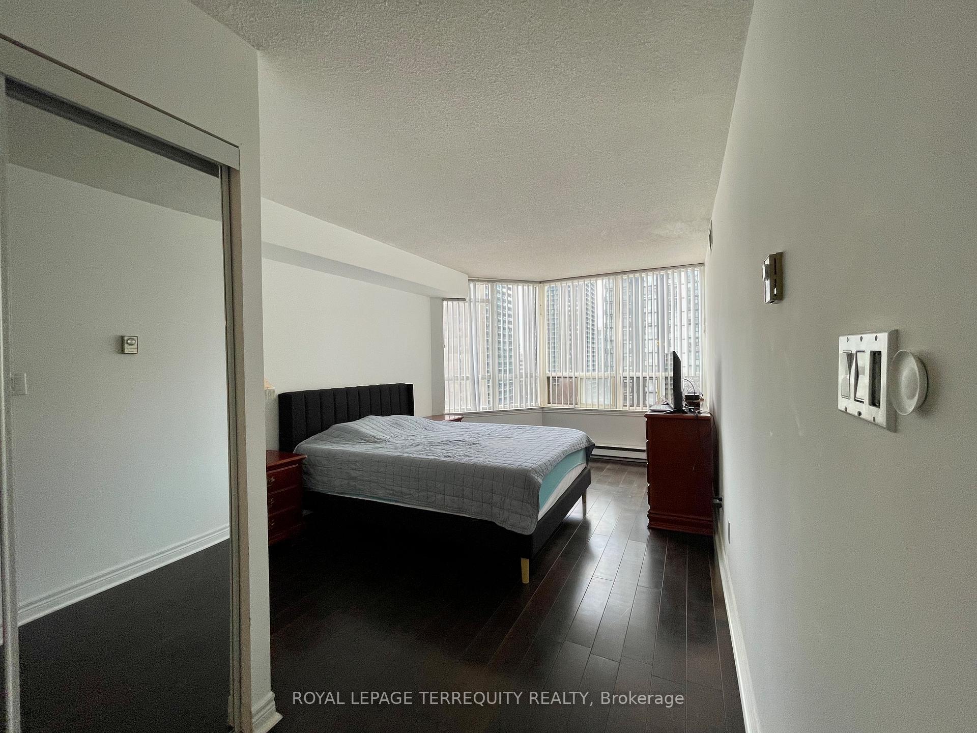 Photo 17 of Unit 1009, 30 Greenfield Avenue, North York, Willowdale East — HOMEH