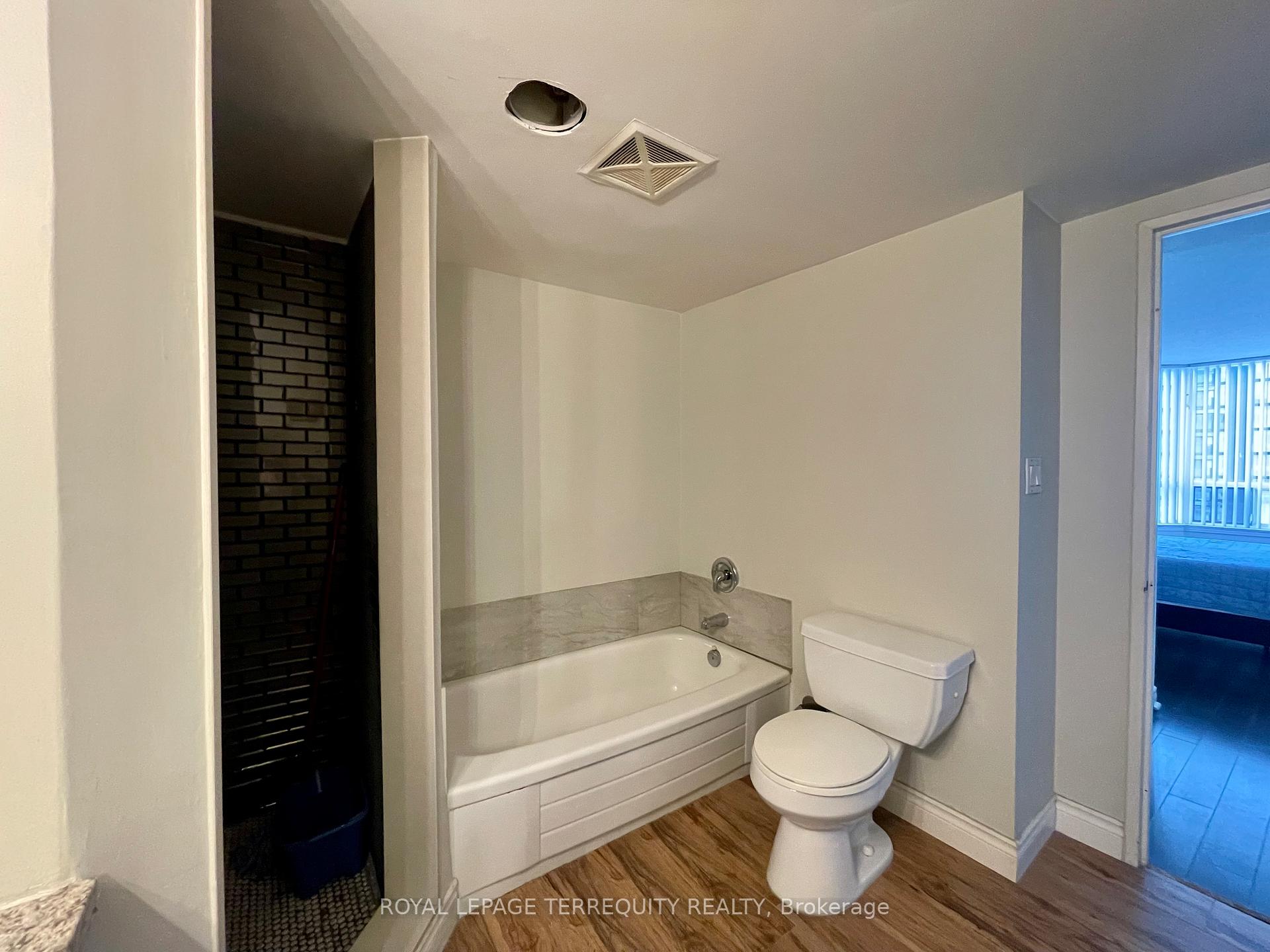 Photo 21 of Unit 1009, 30 Greenfield Avenue, North York, Willowdale East — HOMEH