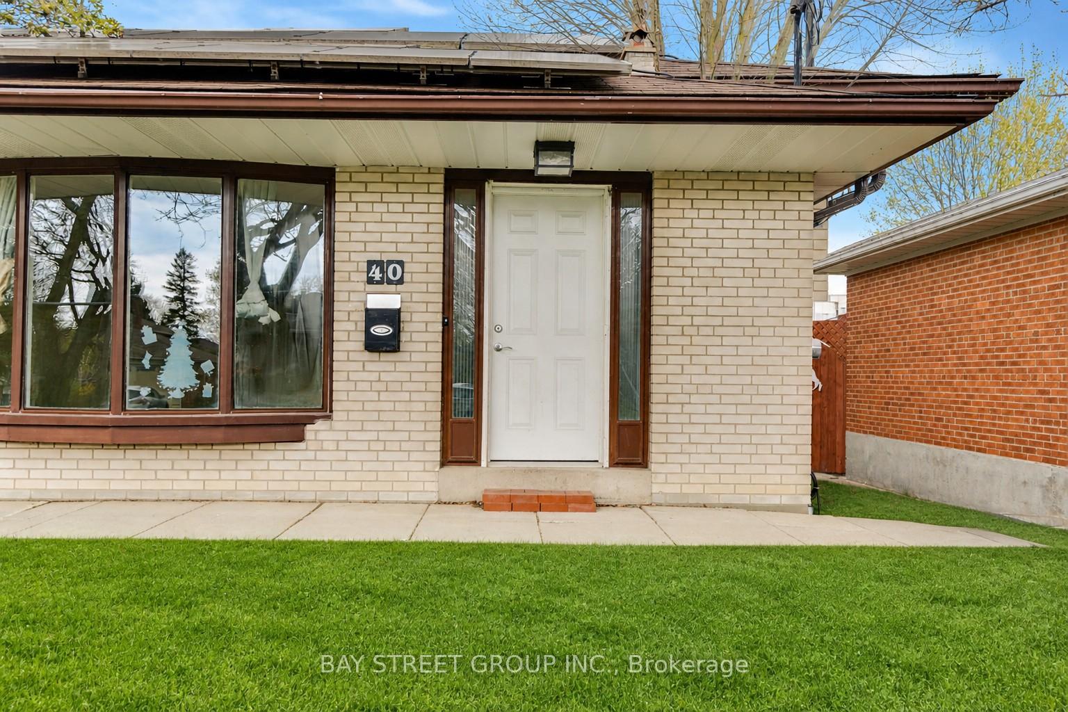 Photo 2 of Unit Upper, 40 Bellbury Crescent, North York, Don Valley Village — HOMEH
