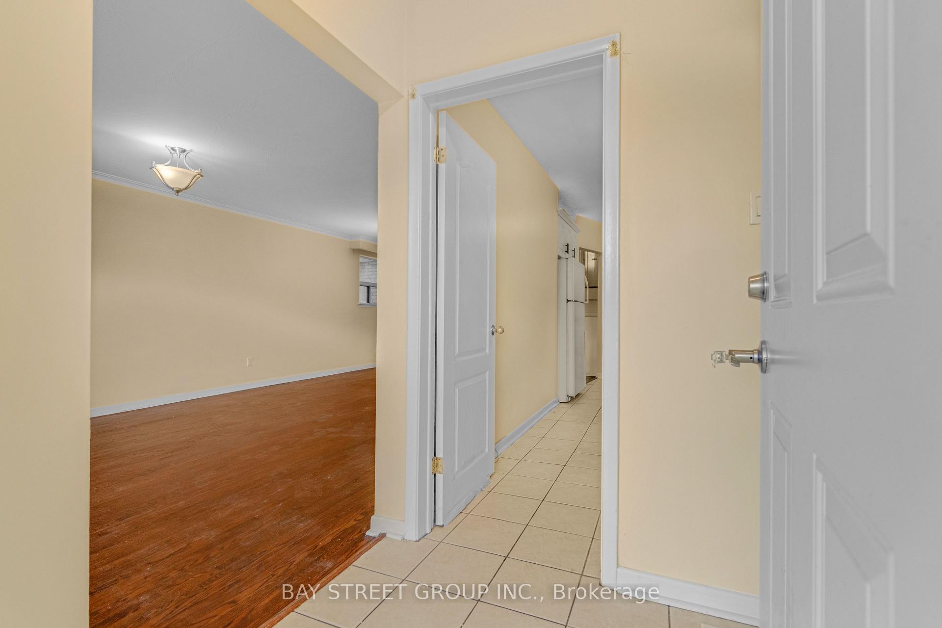 Photo 4 of Unit Upper, 40 Bellbury Crescent, North York, Don Valley Village — HOMEH