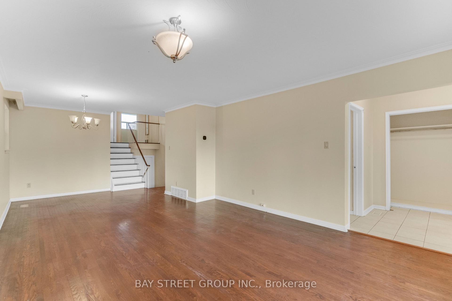 Photo 5 of Unit Upper, 40 Bellbury Crescent, North York, Don Valley Village — HOMEH