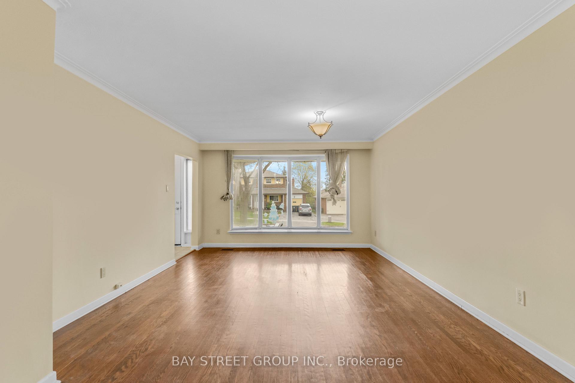Photo 8 of Unit Upper, 40 Bellbury Crescent, North York, Don Valley Village — HOMEH