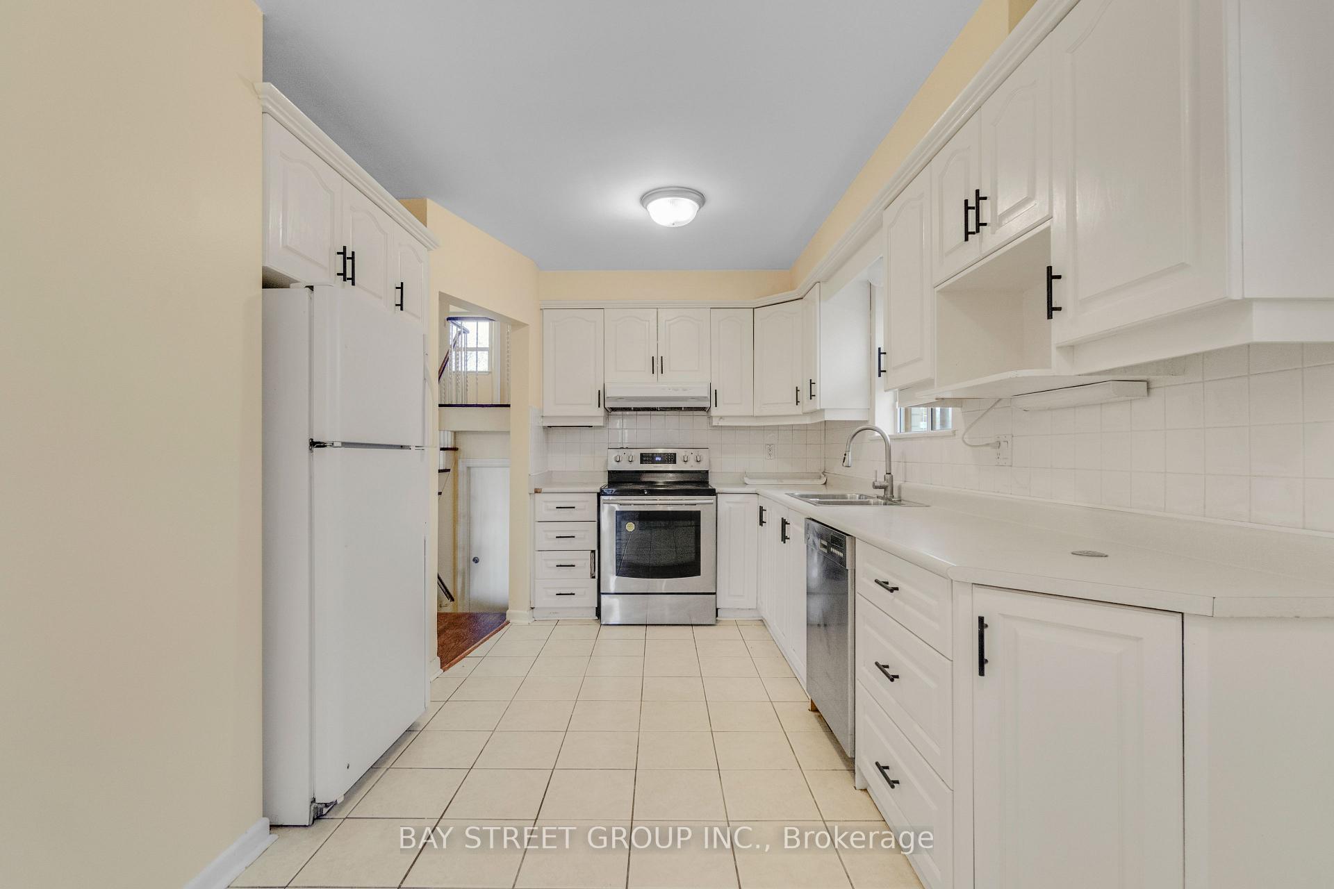 Photo 9 of Unit Upper, 40 Bellbury Crescent, North York, Don Valley Village — HOMEH