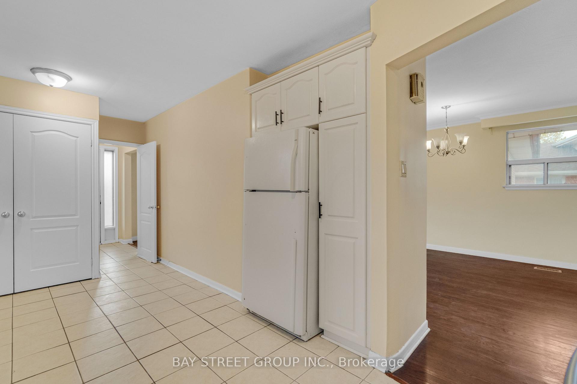Photo 11 of Unit Upper, 40 Bellbury Crescent, North York, Don Valley Village — HOMEH
