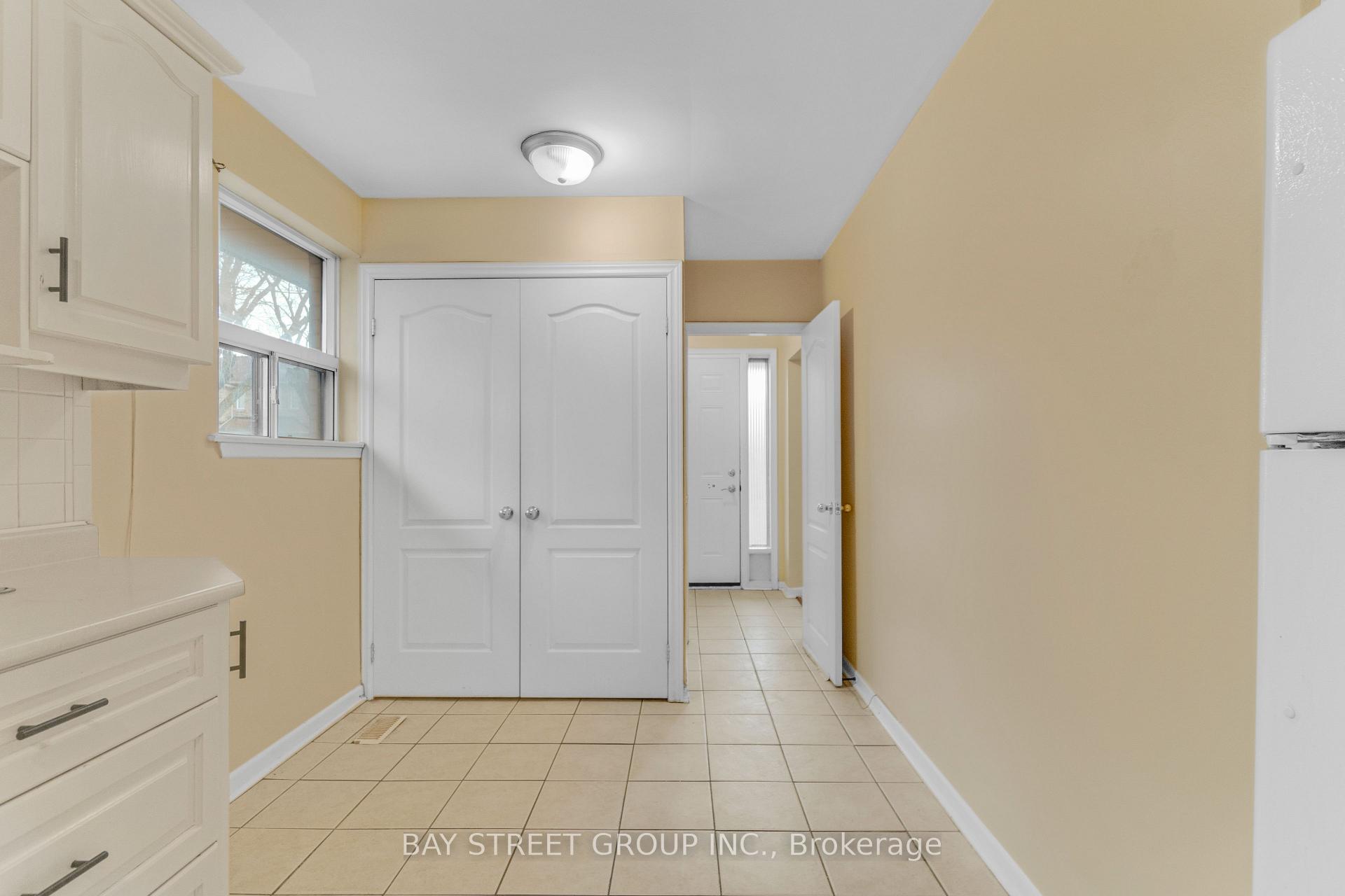 Photo 12 of Unit Upper, 40 Bellbury Crescent, North York, Don Valley Village — HOMEH