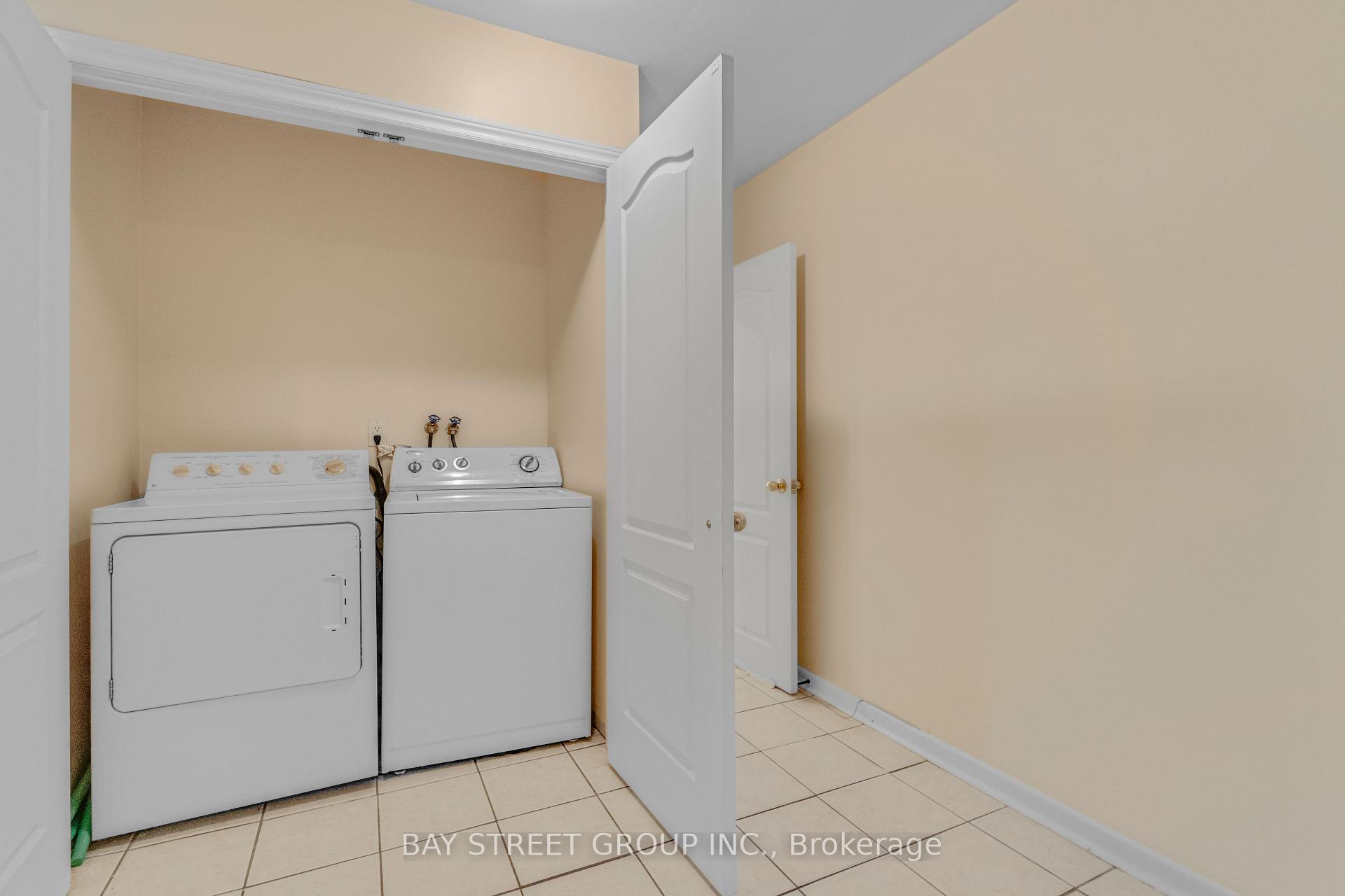 Photo 13 of Unit Upper, 40 Bellbury Crescent, North York, Don Valley Village — HOMEH