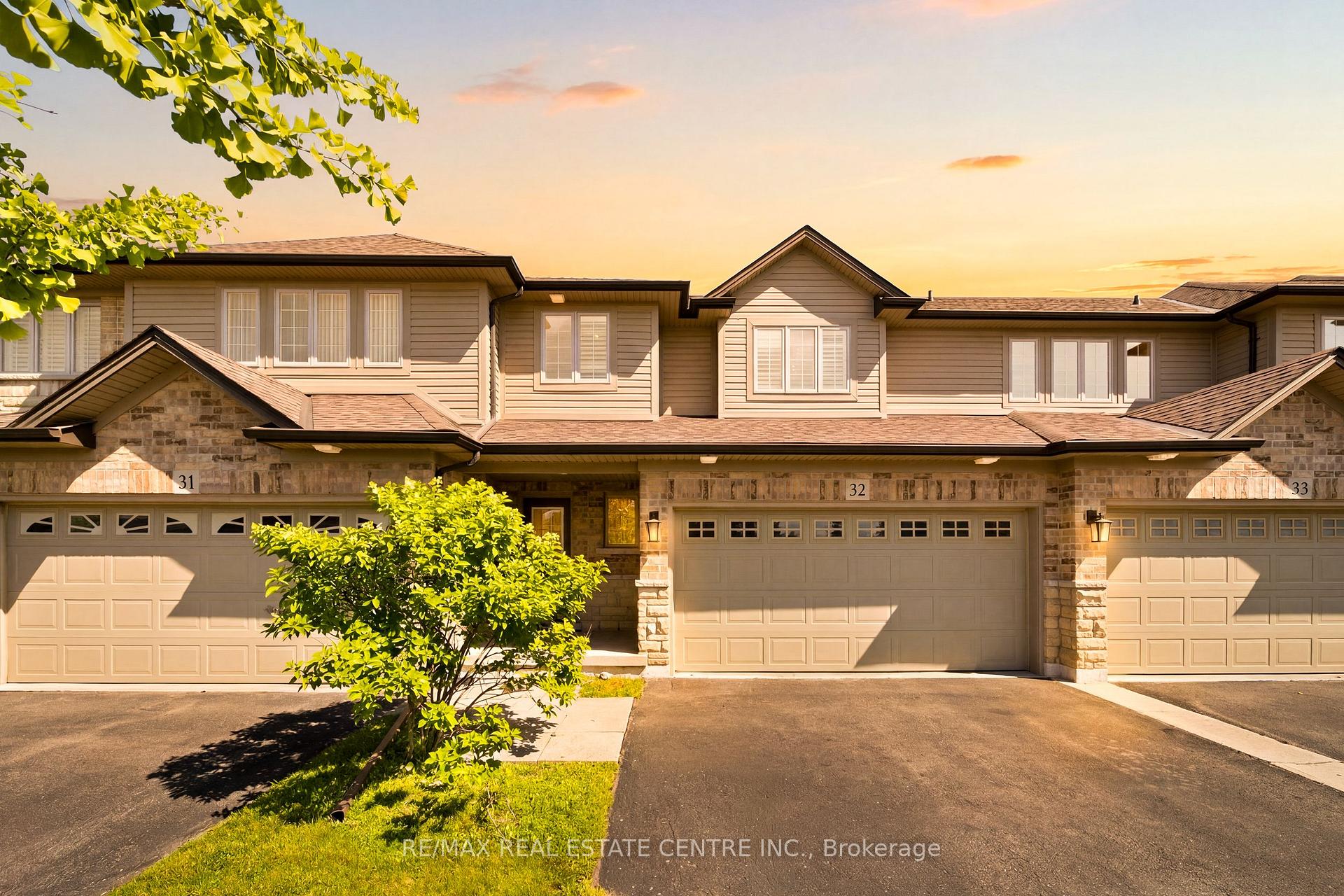 Photo 2 of Unit 32, 441 Stonehenge Drive, Hamilton, Meadowlands — HOMEH