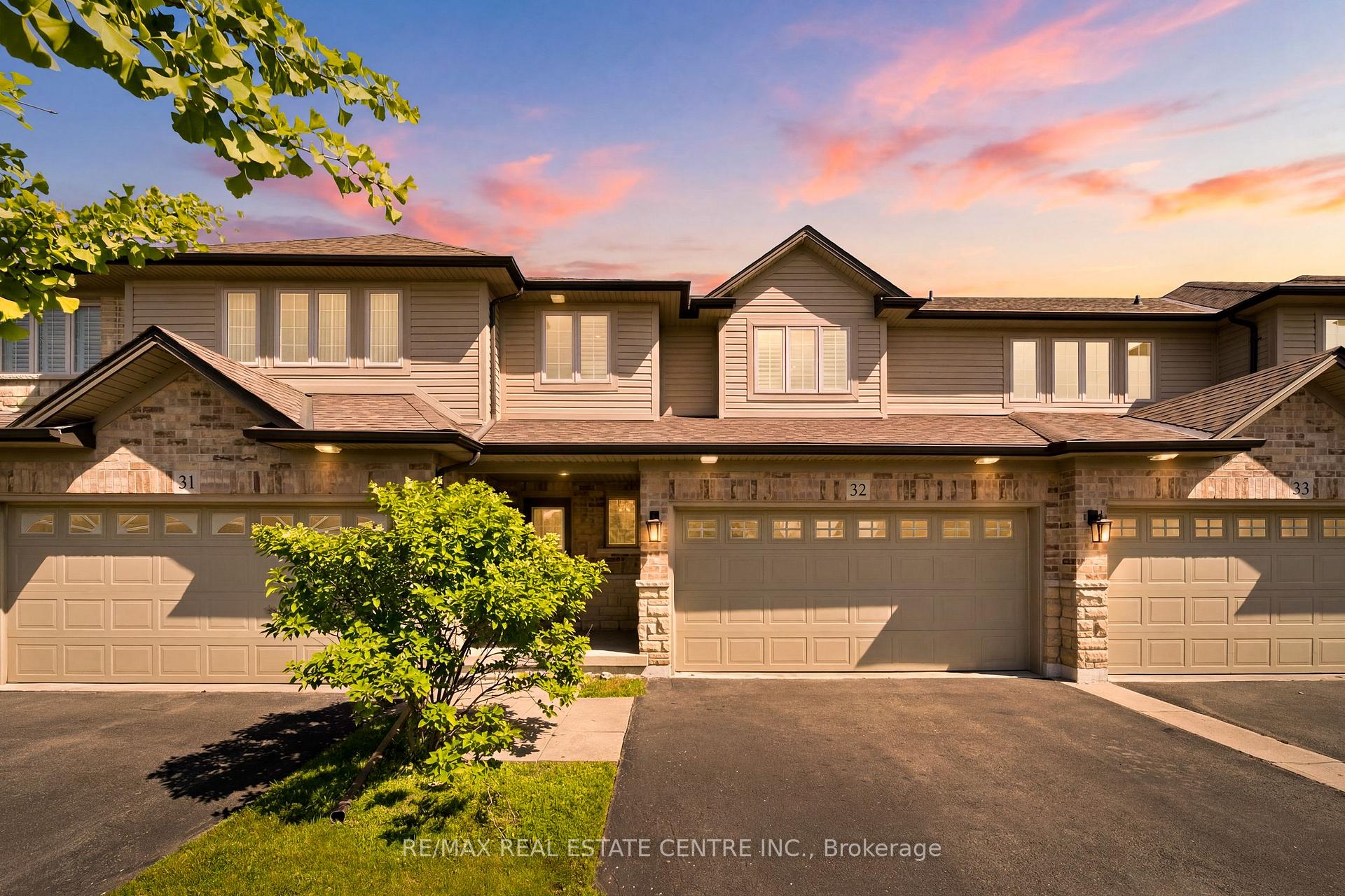 Photo 3 of Unit 32, 441 Stonehenge Drive, Hamilton, Meadowlands — HOMEH