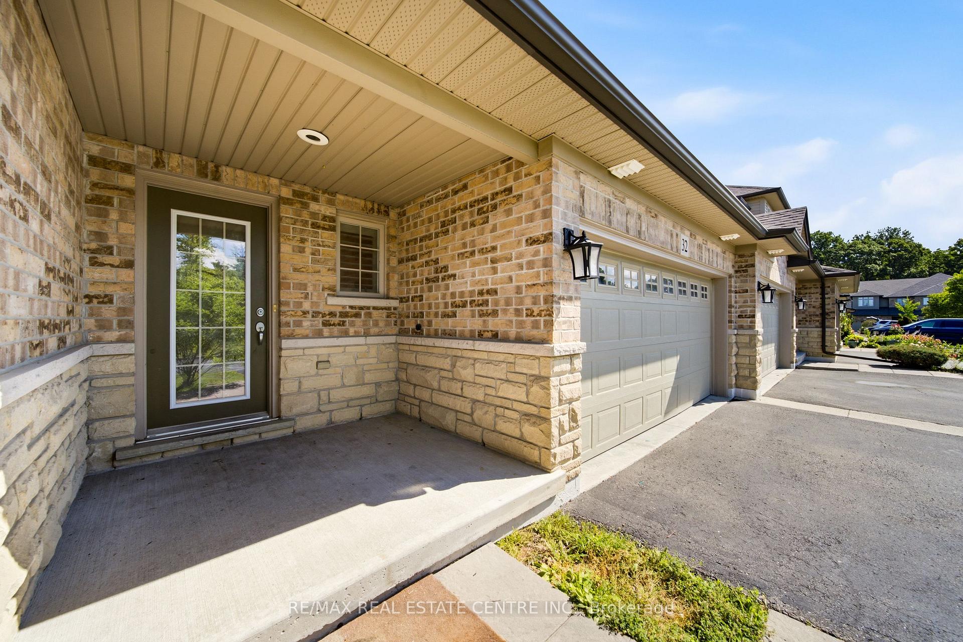 Photo 8 of Unit 32, 441 Stonehenge Drive, Hamilton, Meadowlands — HOMEH