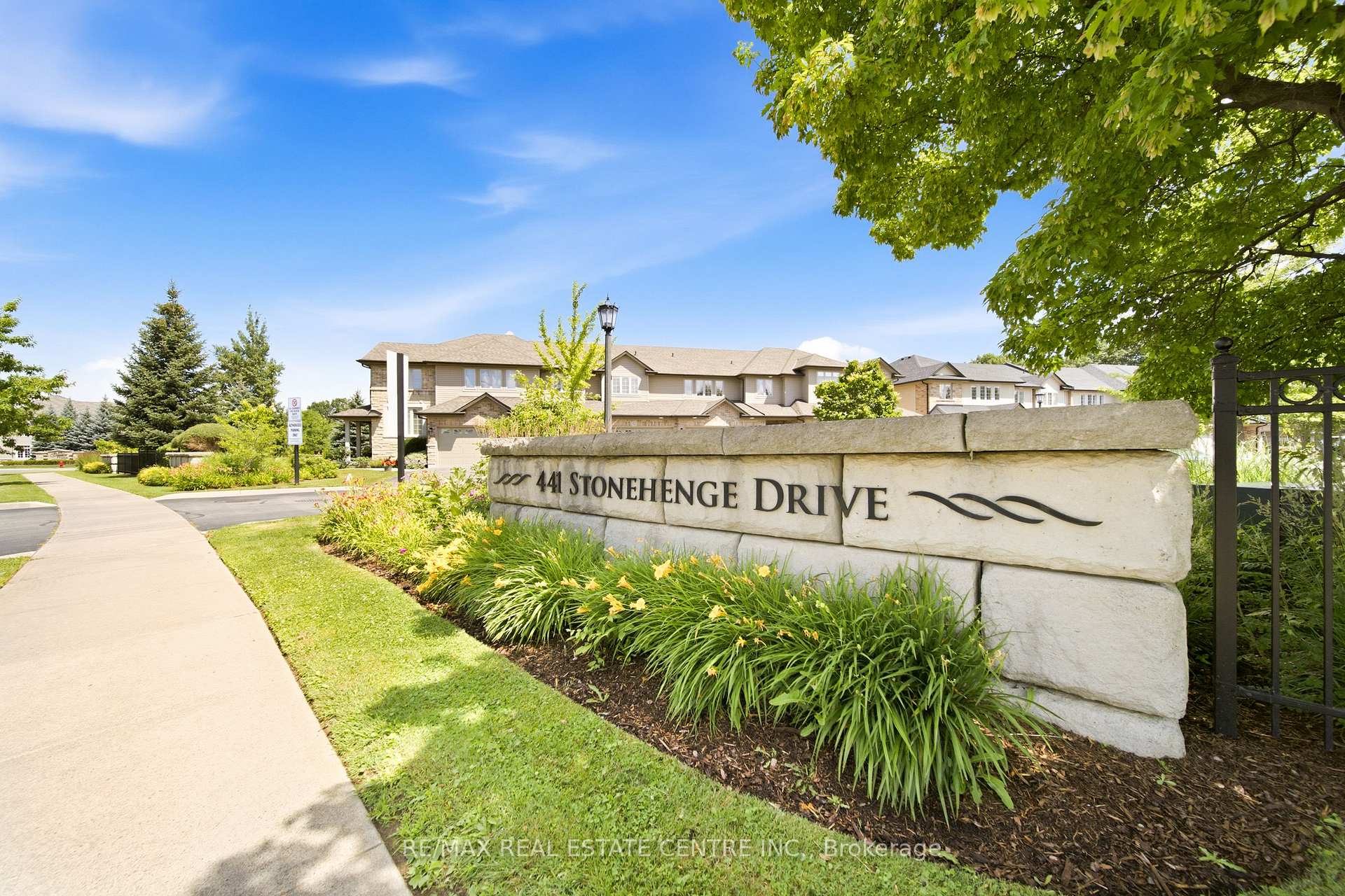 Photo 9 of Unit 32, 441 Stonehenge Drive, Hamilton, Meadowlands — HOMEH