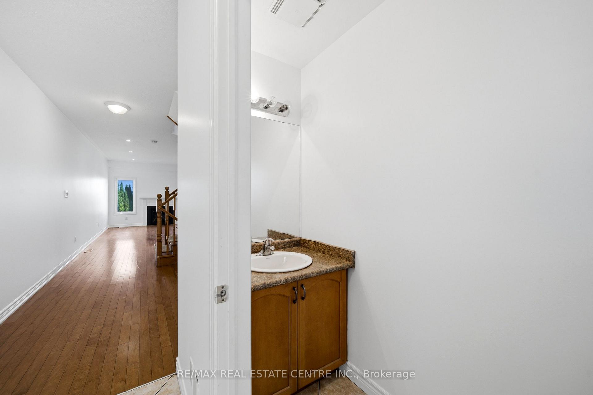 Photo 11 of Unit 32, 441 Stonehenge Drive, Hamilton, Meadowlands — HOMEH