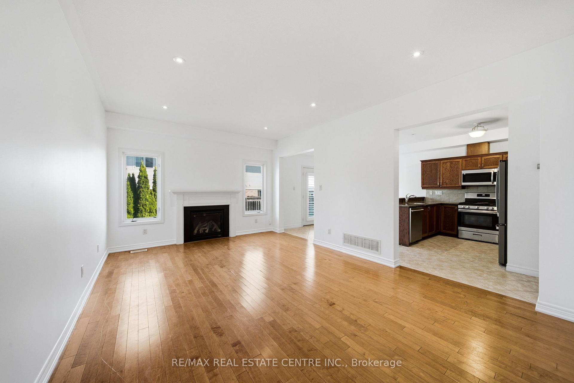Photo 16 of Unit 32, 441 Stonehenge Drive, Hamilton, Meadowlands — HOMEH