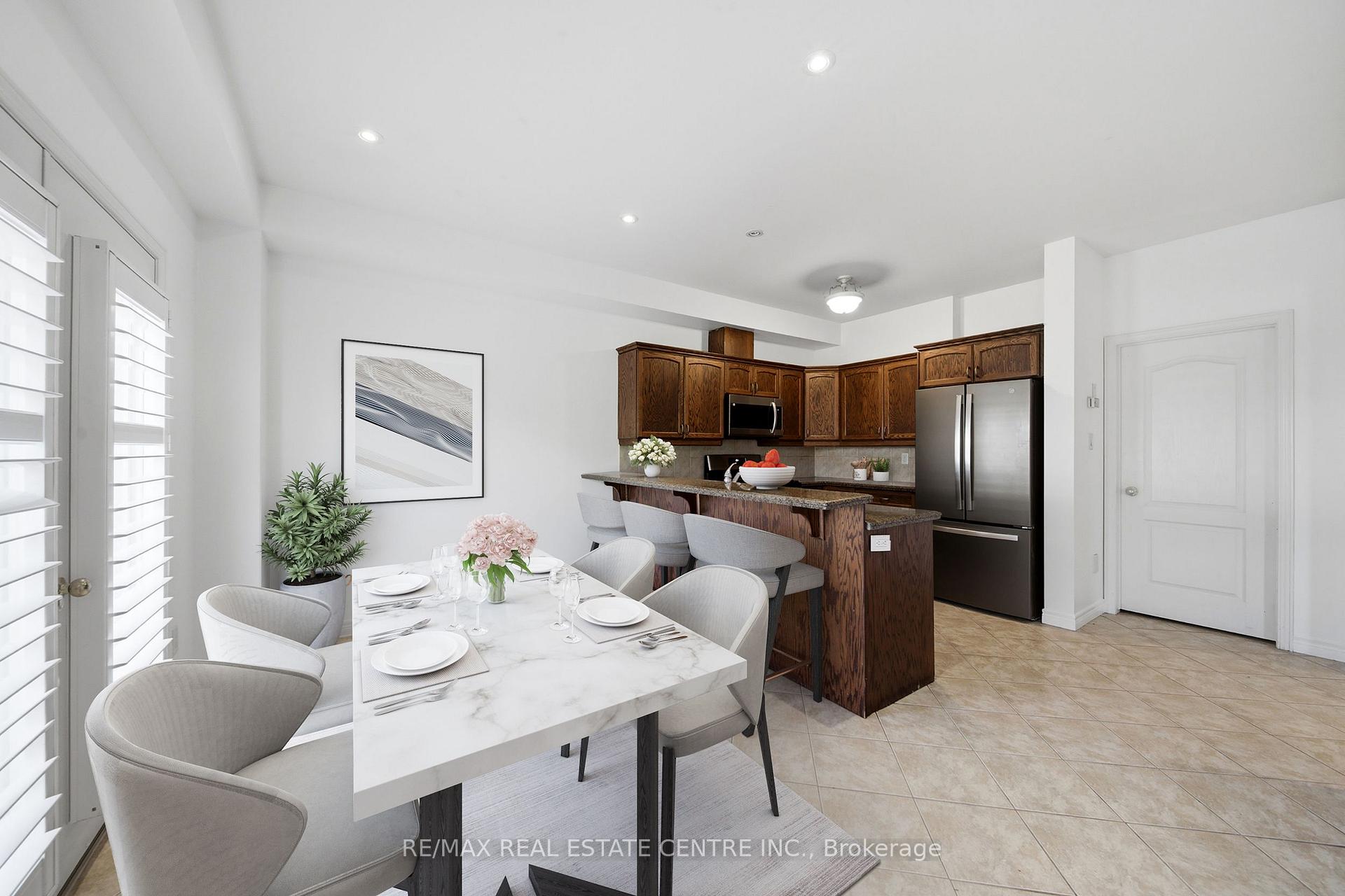 Photo 18 of Unit 32, 441 Stonehenge Drive, Hamilton, Meadowlands — HOMEH