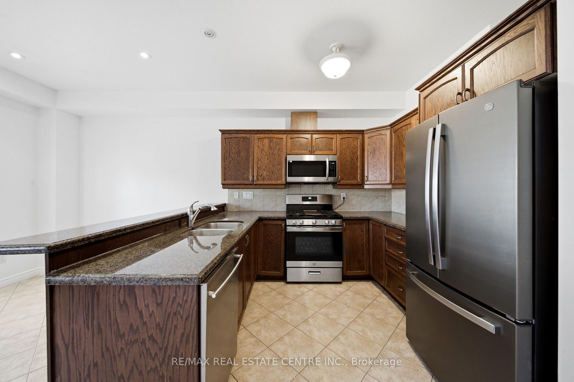 Photo 20 of Unit 32, 441 Stonehenge Drive, Hamilton, Meadowlands — HOMEH