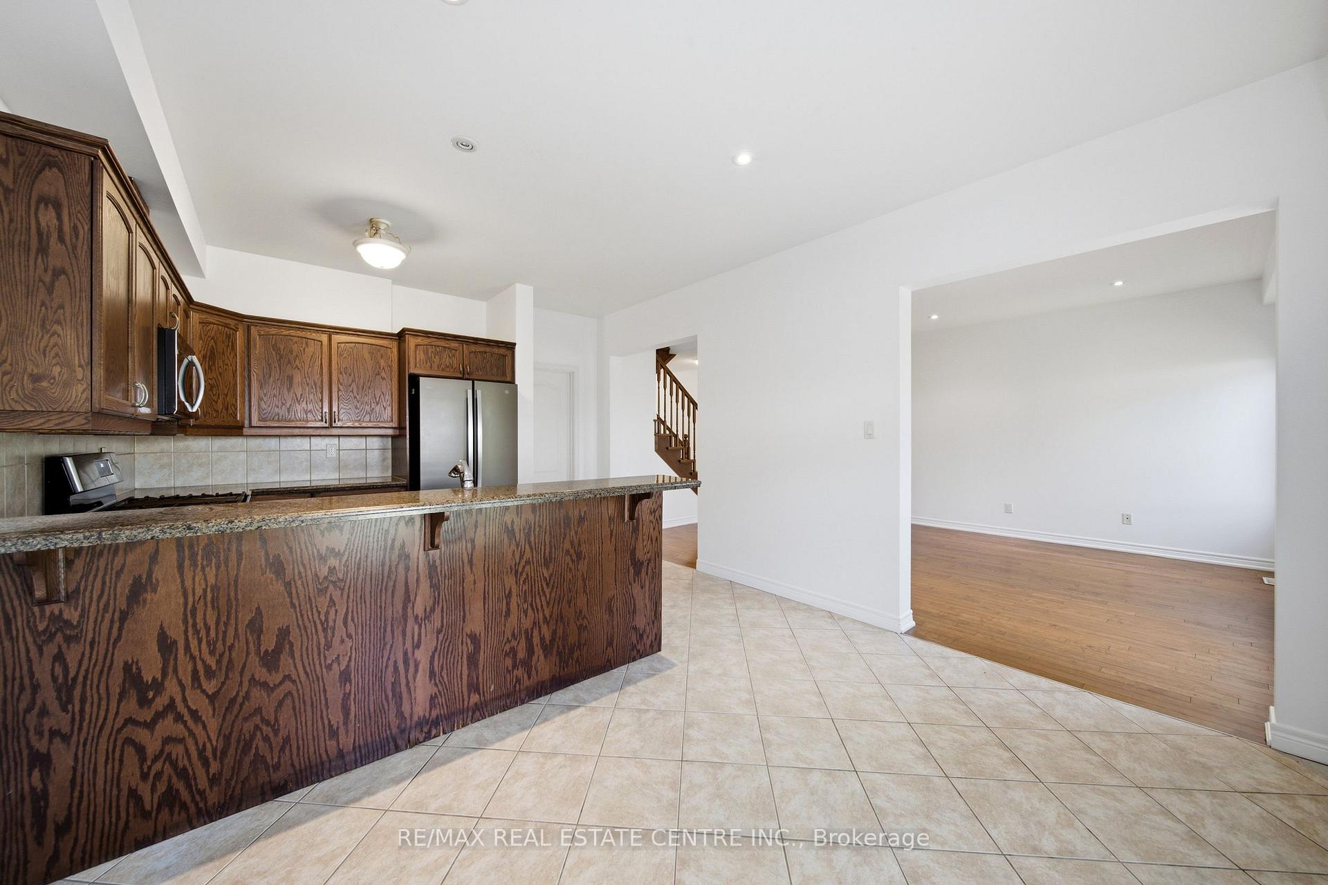 Photo 22 of Unit 32, 441 Stonehenge Drive, Hamilton, Meadowlands — HOMEH