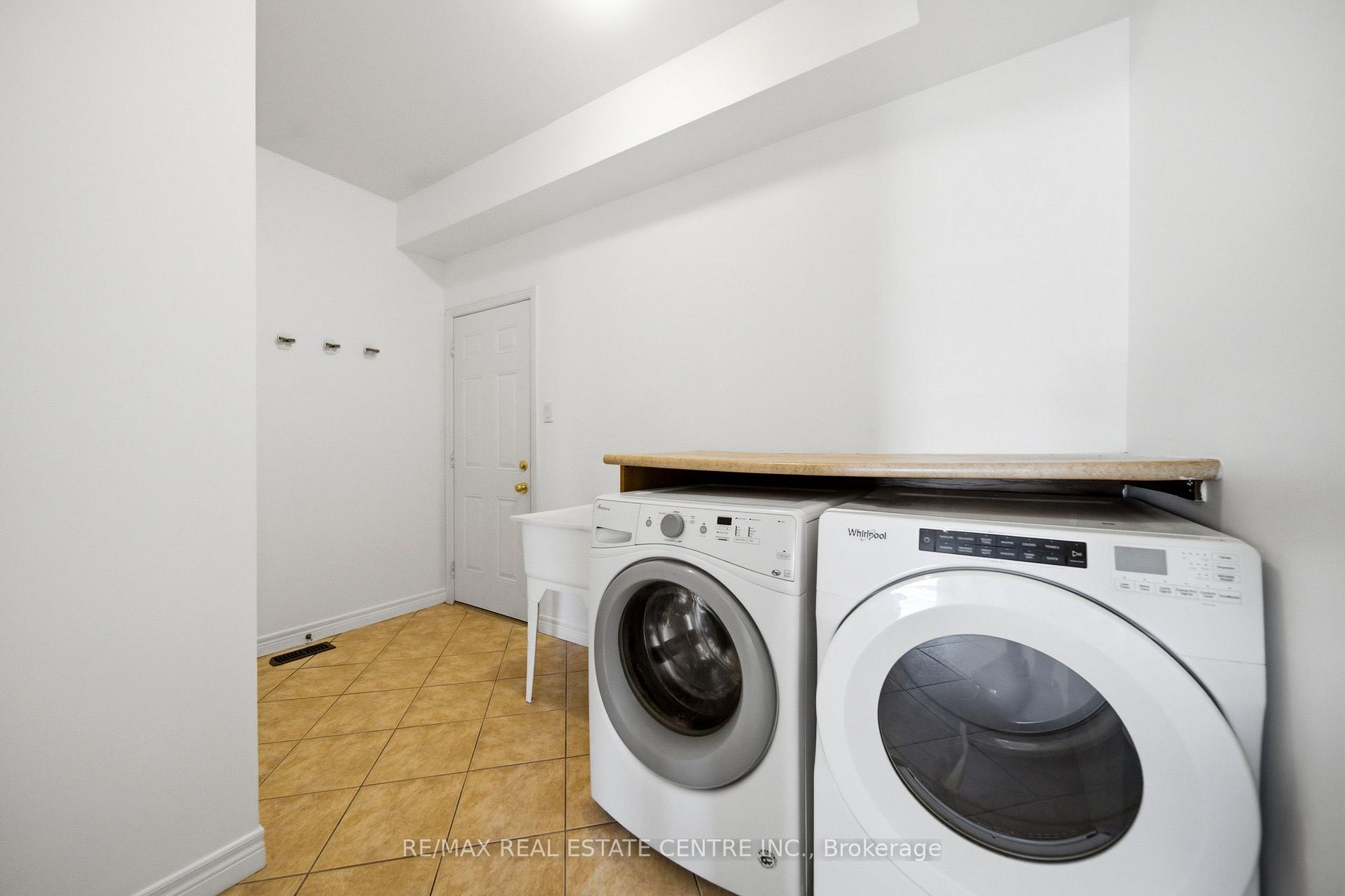 Photo 24 of Unit 32, 441 Stonehenge Drive, Hamilton, Meadowlands — HOMEH
