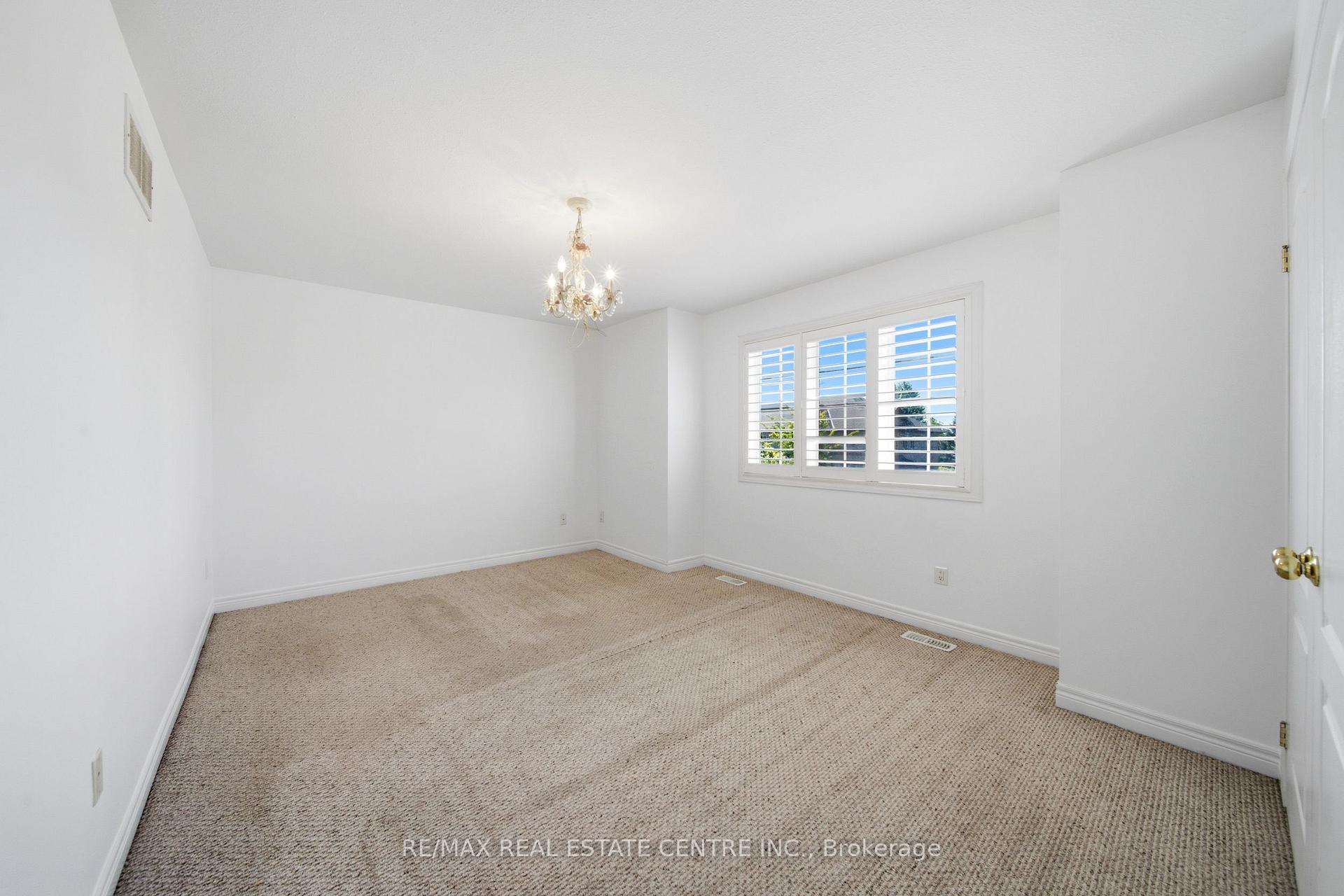 Photo 28 of Unit 32, 441 Stonehenge Drive, Hamilton, Meadowlands — HOMEH