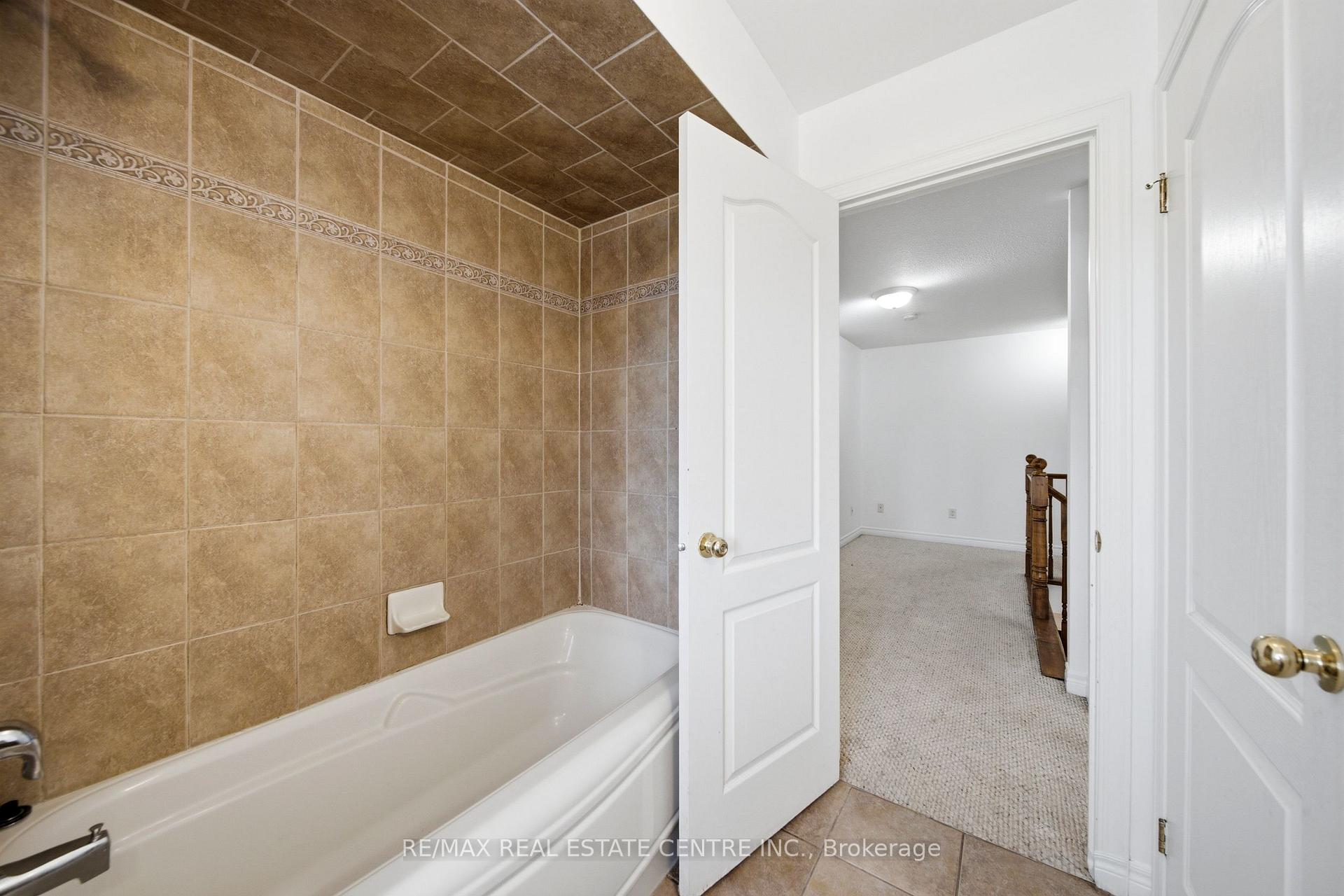 Photo 30 of Unit 32, 441 Stonehenge Drive, Hamilton, Meadowlands — HOMEH