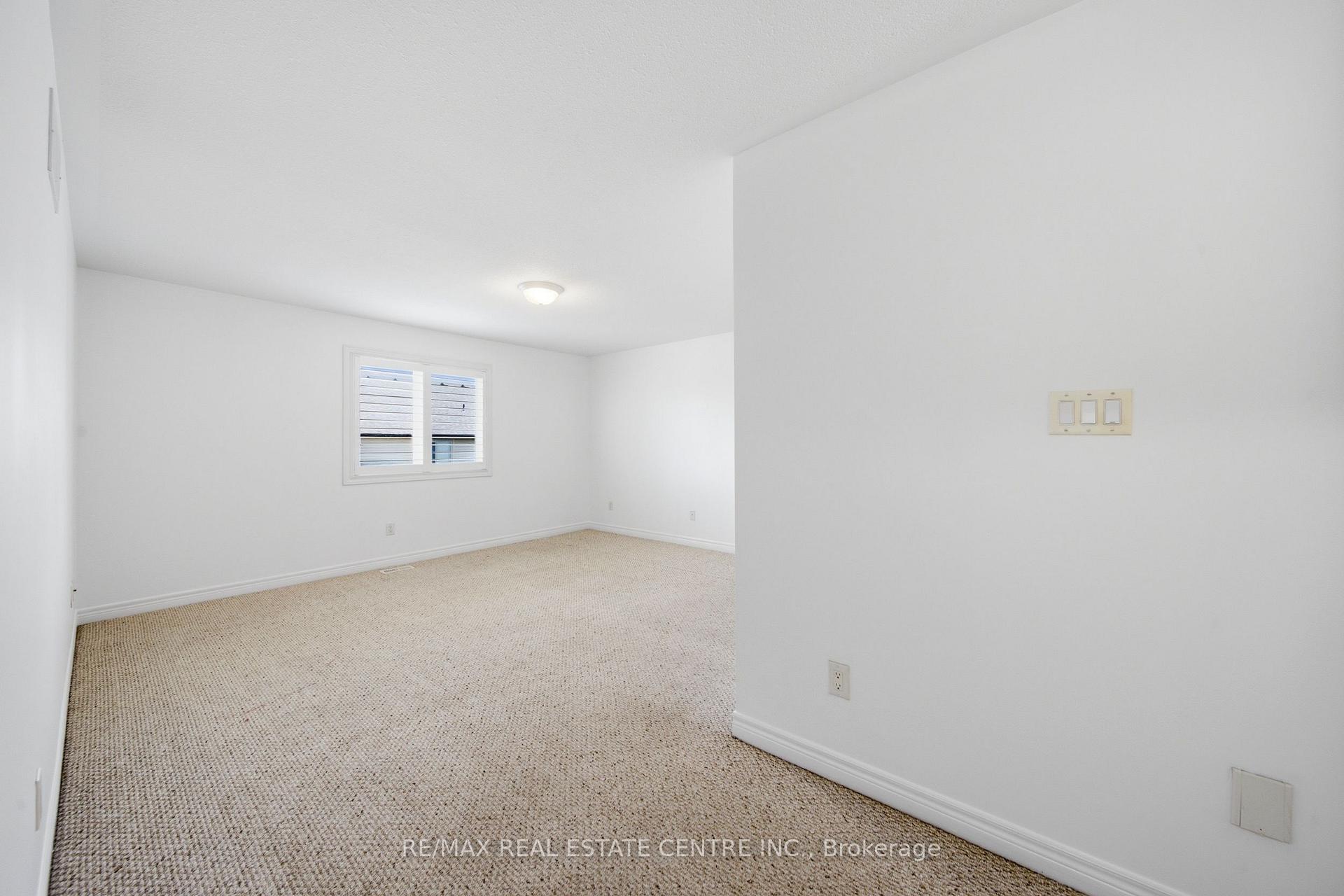 Photo 34 of Unit 32, 441 Stonehenge Drive, Hamilton, Meadowlands — HOMEH