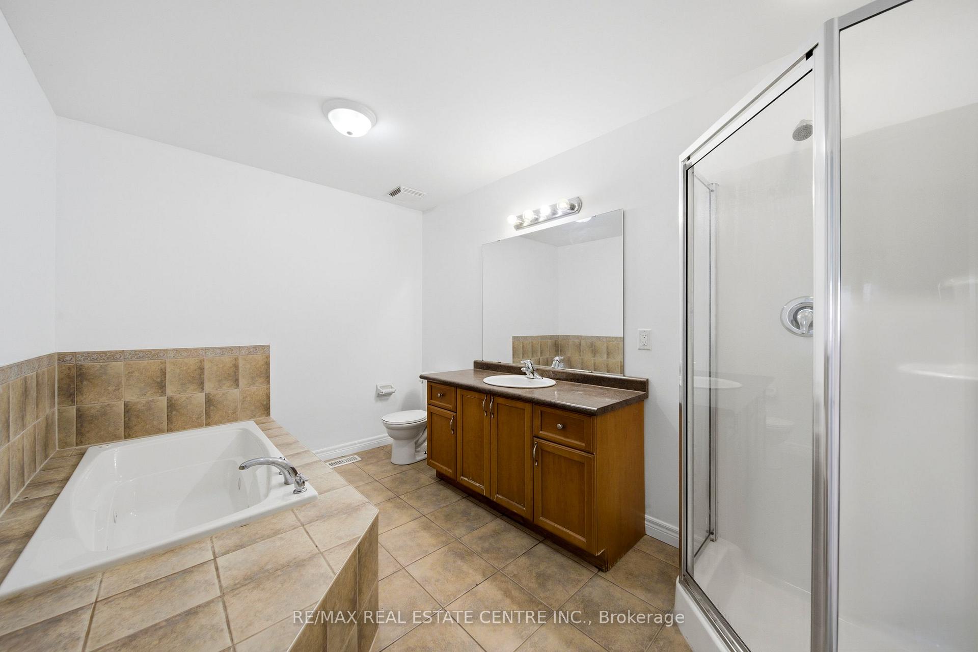 Photo 36 of Unit 32, 441 Stonehenge Drive, Hamilton, Meadowlands — HOMEH