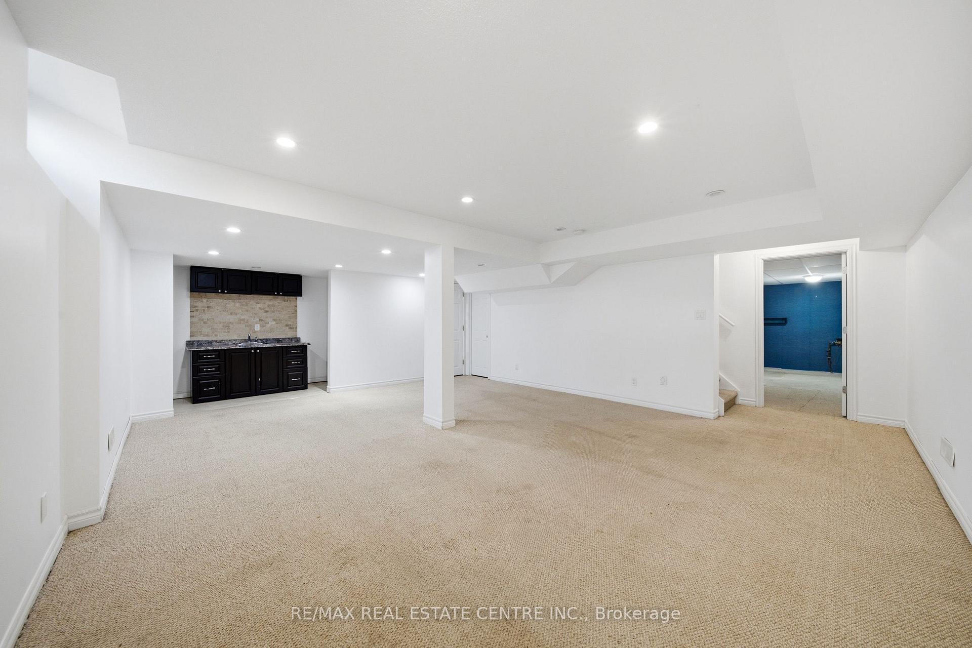 Photo 39 of Unit 32, 441 Stonehenge Drive, Hamilton, Meadowlands — HOMEH
