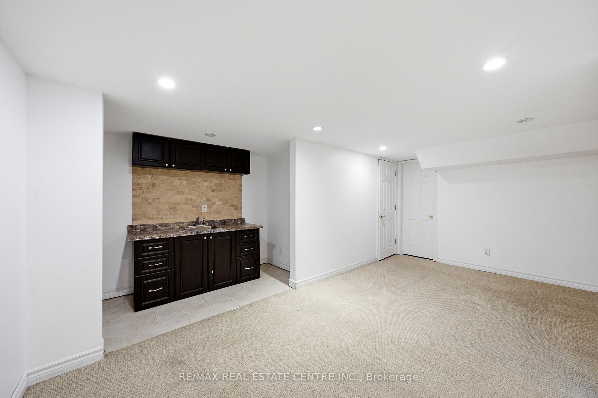 Photo 40 of Unit 32, 441 Stonehenge Drive, Hamilton, Meadowlands — HOMEH