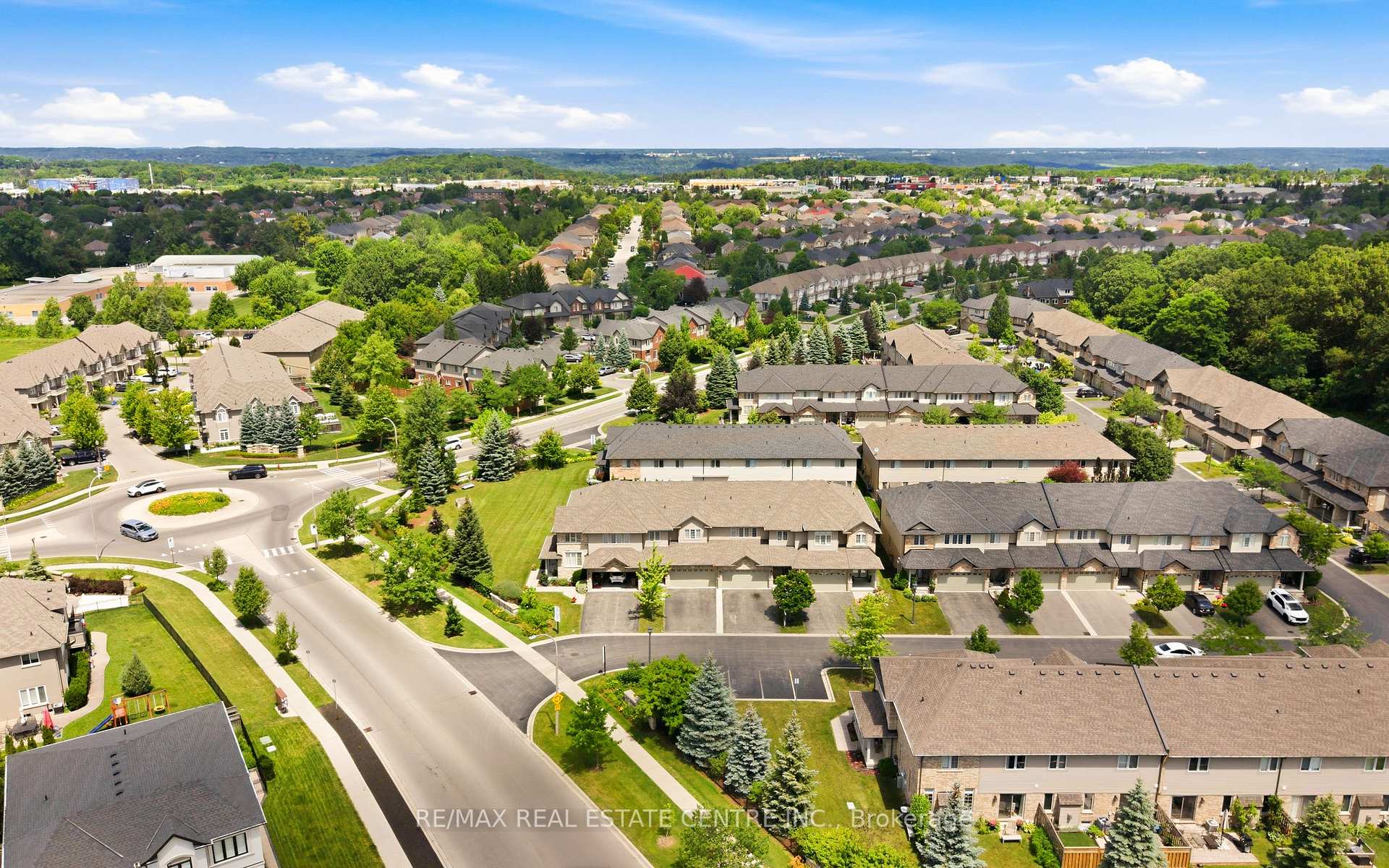 Photo 47 of Unit 32, 441 Stonehenge Drive, Hamilton, Meadowlands — HOMEH