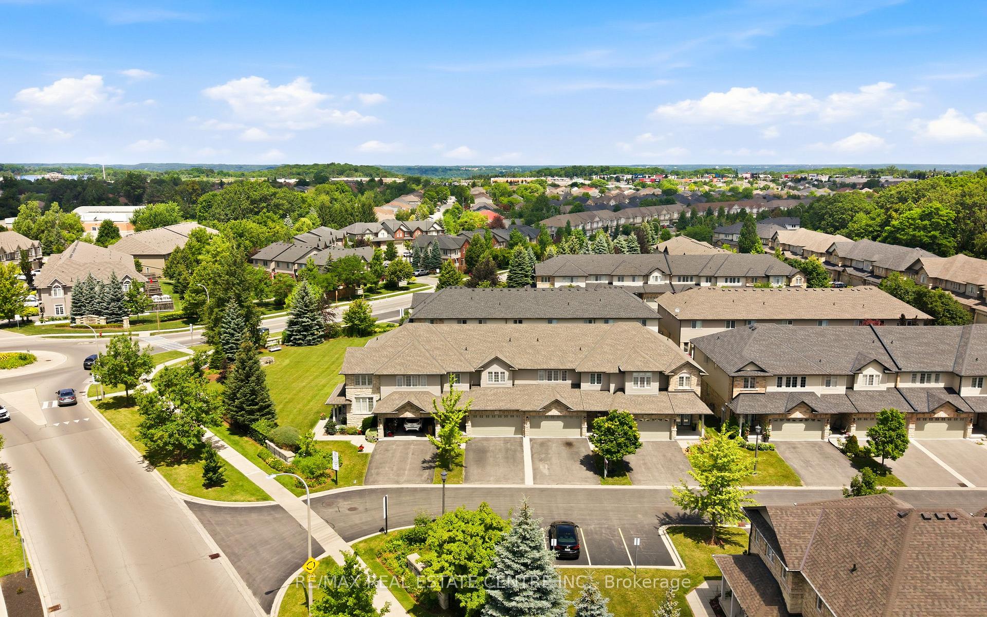 Photo 48 of Unit 32, 441 Stonehenge Drive, Hamilton, Meadowlands — HOMEH