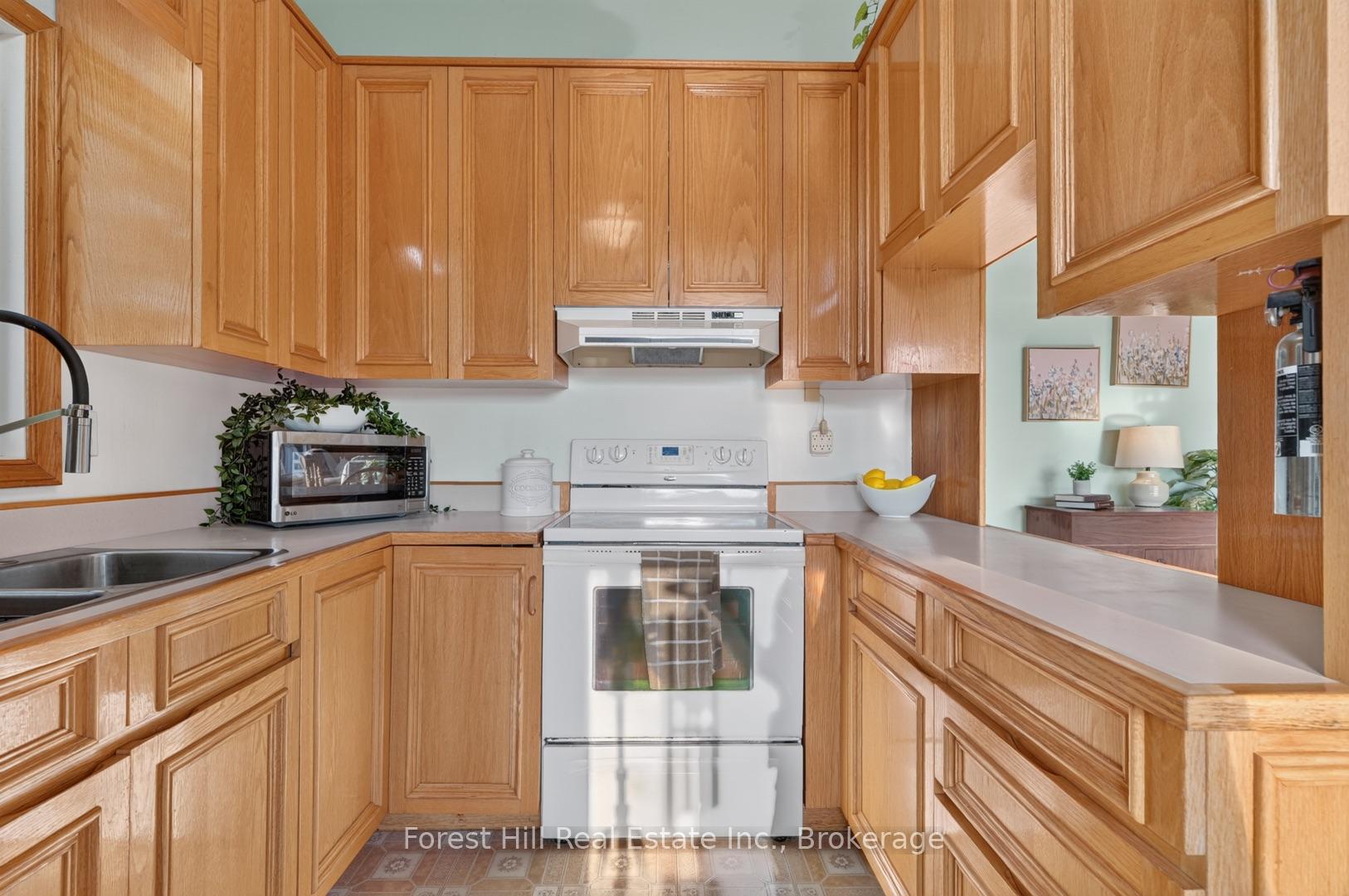 Photo 10 of 1117 Main Street, Algonquin Highlands, Sherborne — HOMEH