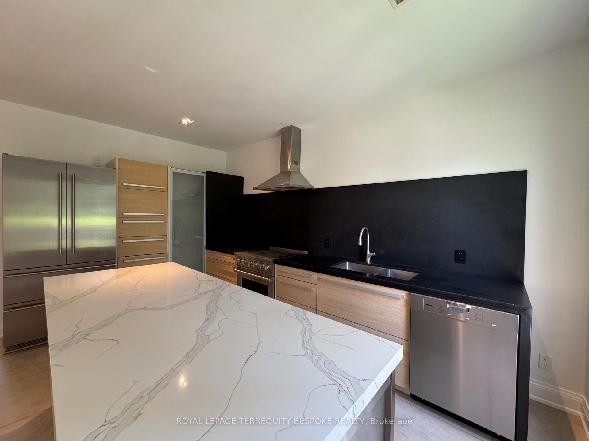 Photo 16 of 1 Scarth Road, Toronto, Rosedale-Moore Park — HOMEH