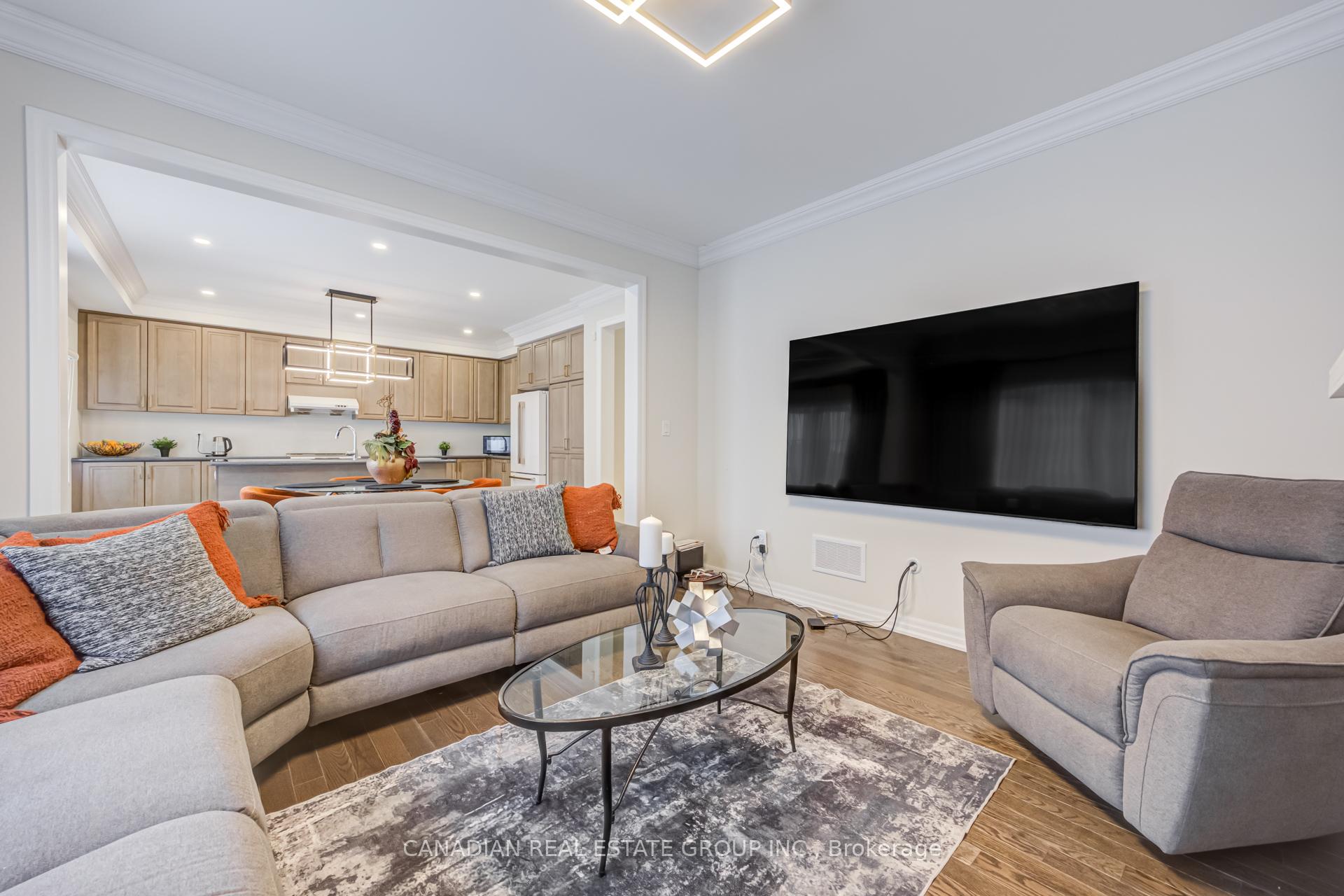 Photo 17 of 141 Danny Wheeler Boulevard, Georgina, Keswick North — HOMEH