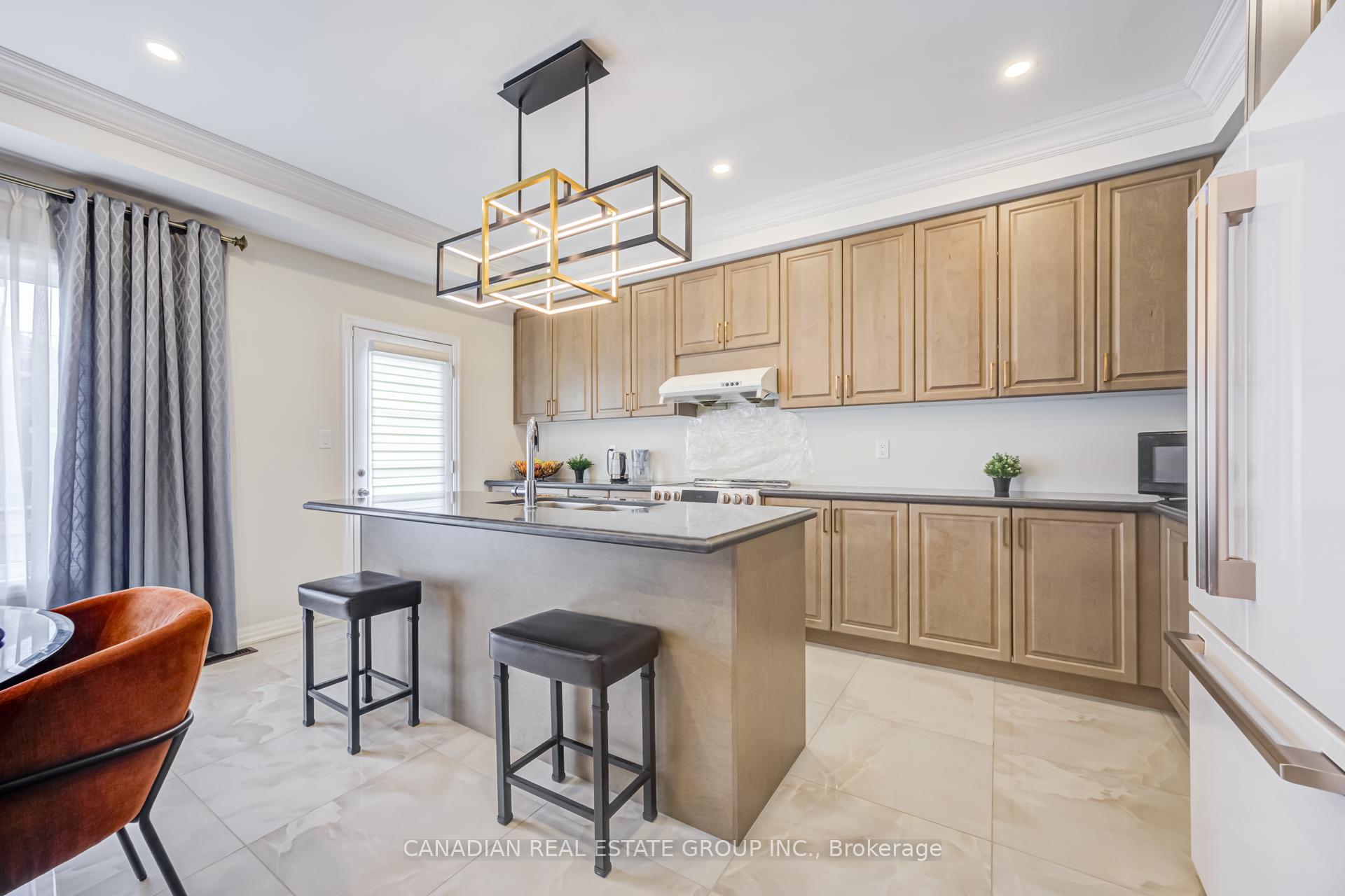 Photo 23 of 141 Danny Wheeler Boulevard, Georgina, Keswick North — HOMEH