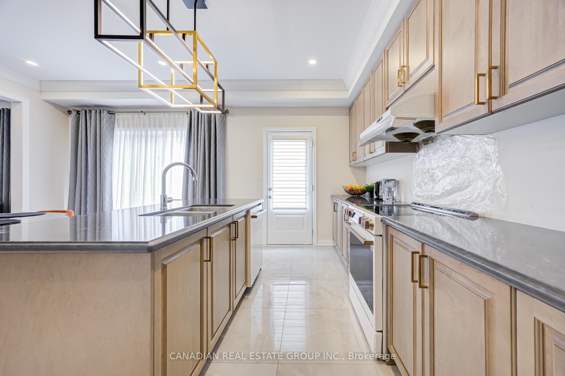 Photo 25 of 141 Danny Wheeler Boulevard, Georgina, Keswick North — HOMEH