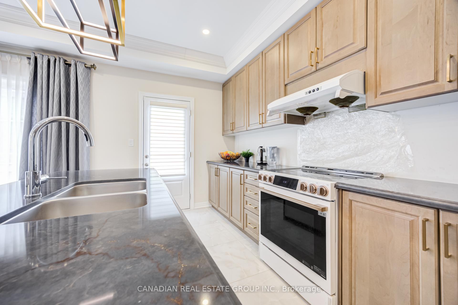 Photo 26 of 141 Danny Wheeler Boulevard, Georgina, Keswick North — HOMEH