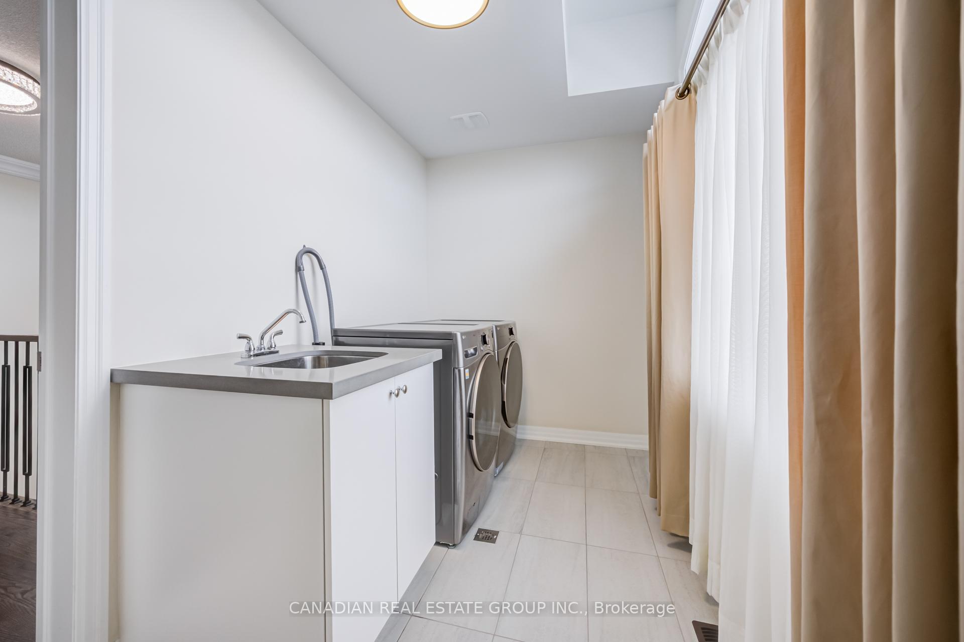 Photo 44 of 141 Danny Wheeler Boulevard, Georgina, Keswick North — HOMEH