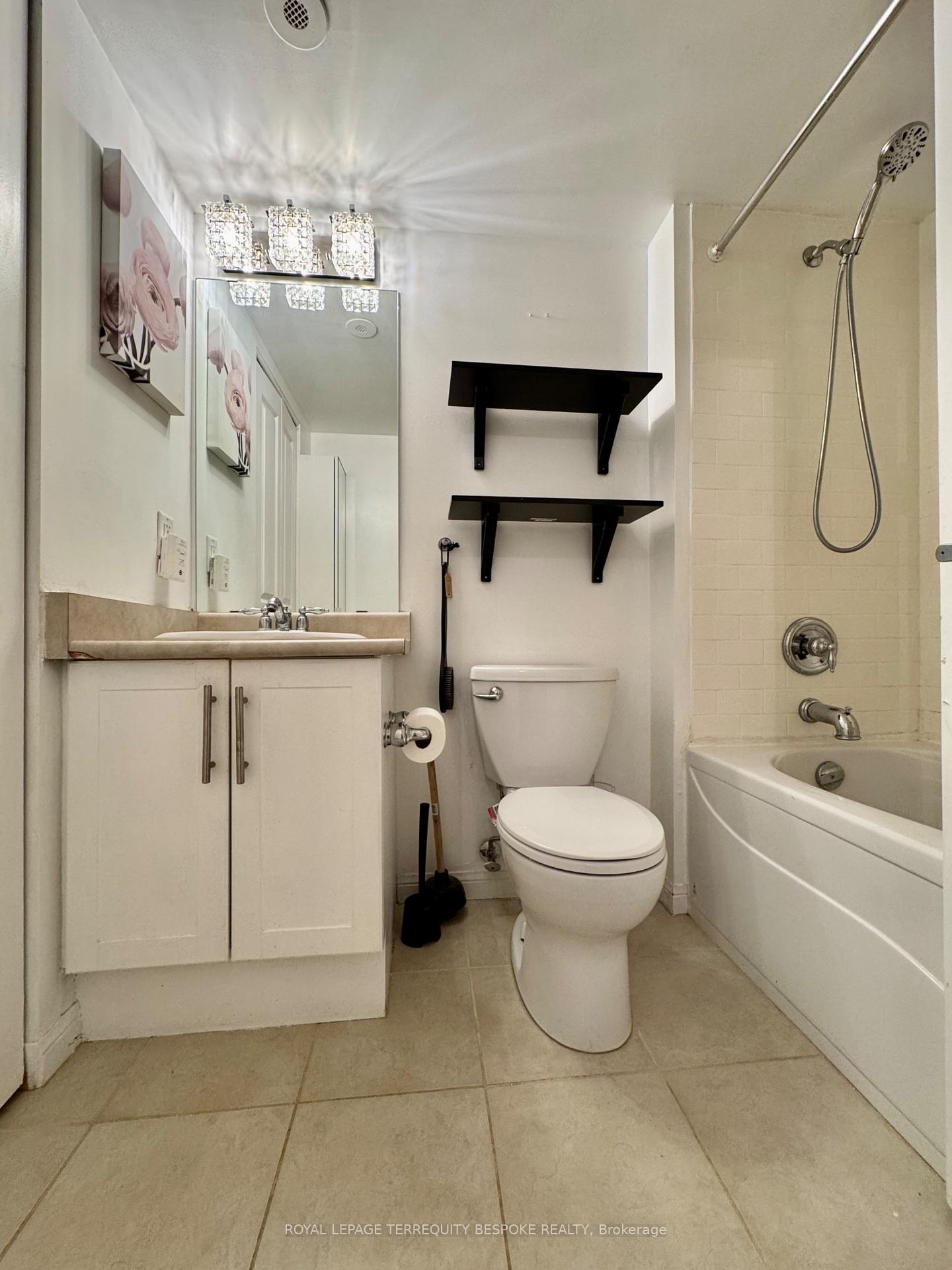 Photo 2 of Unit 3, 95 The Queensway, Toronto, High Park-Swansea — HOMEH