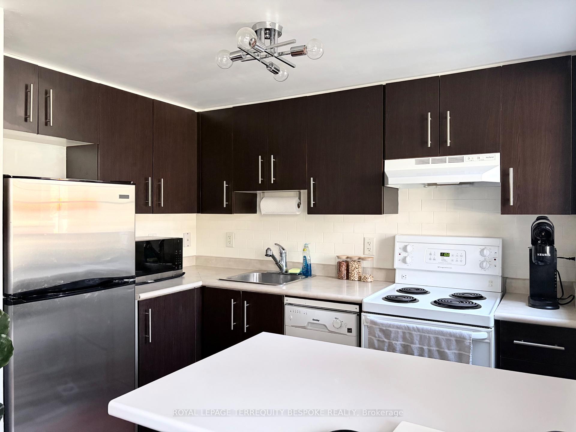 Photo 3 of Unit 3, 95 The Queensway, Toronto, High Park-Swansea — HOMEH