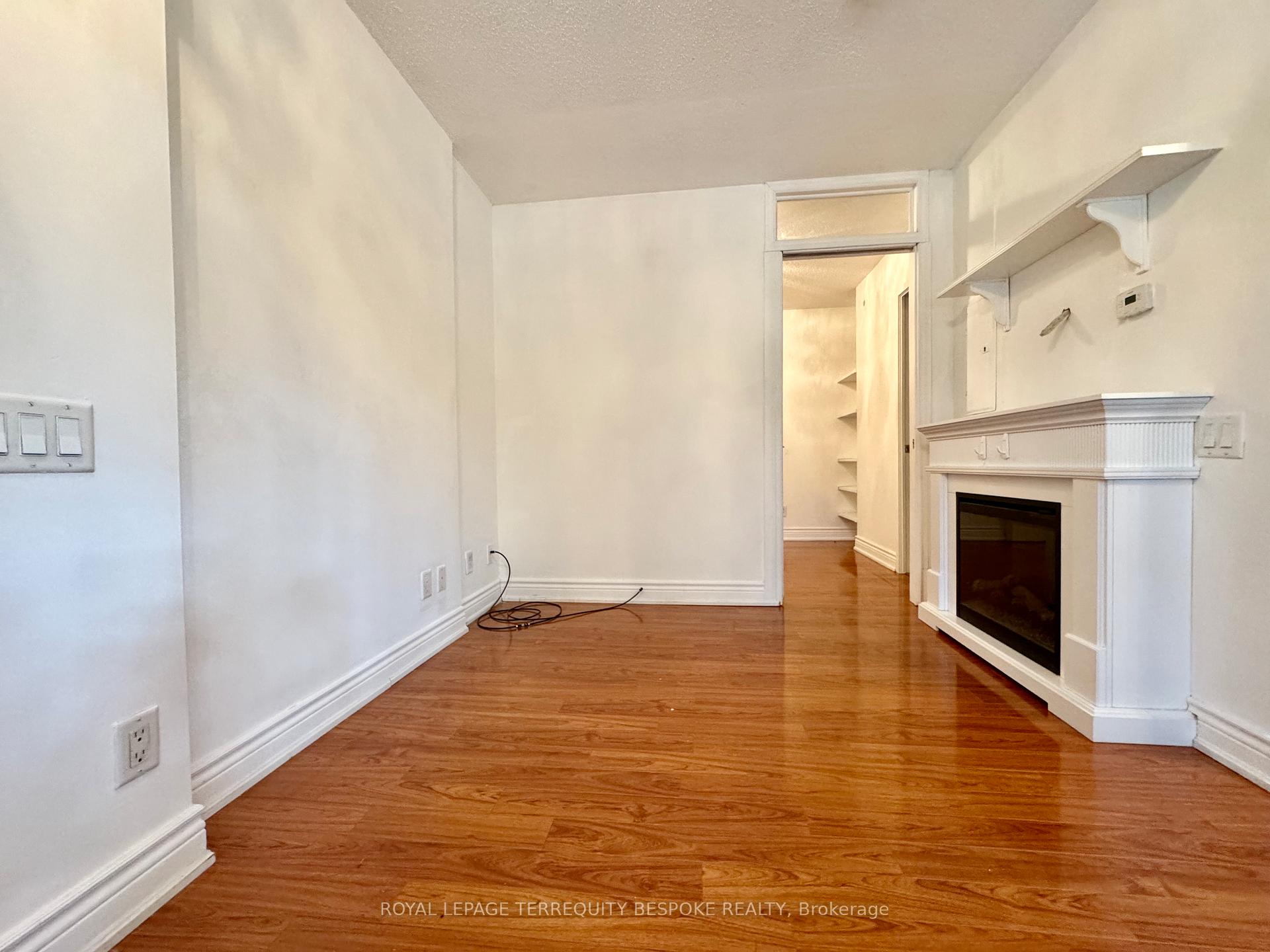 Photo 7 of Unit 3, 95 The Queensway, Toronto, High Park-Swansea — HOMEH