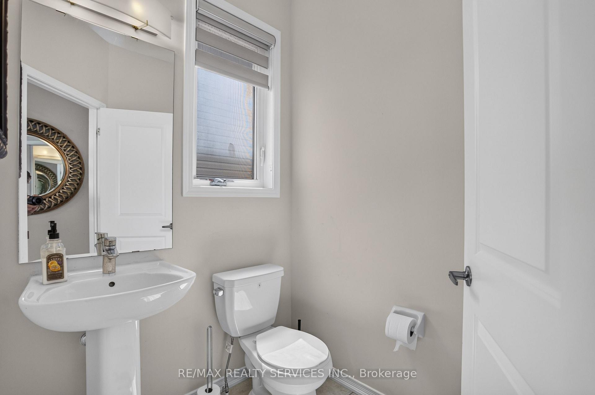 Photo 6 of 8 Munro Circle, Brantford, Empire South — HOMEH