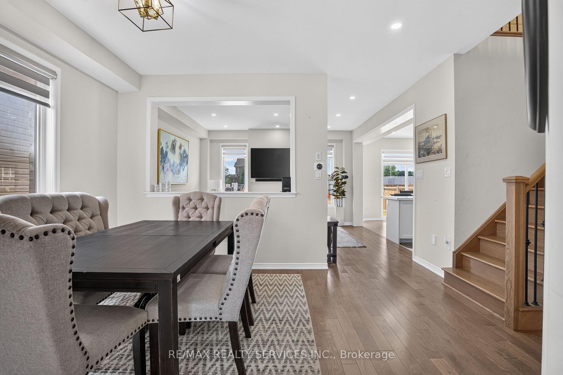 Photo 7 of 8 Munro Circle, Brantford, Empire South — HOMEH