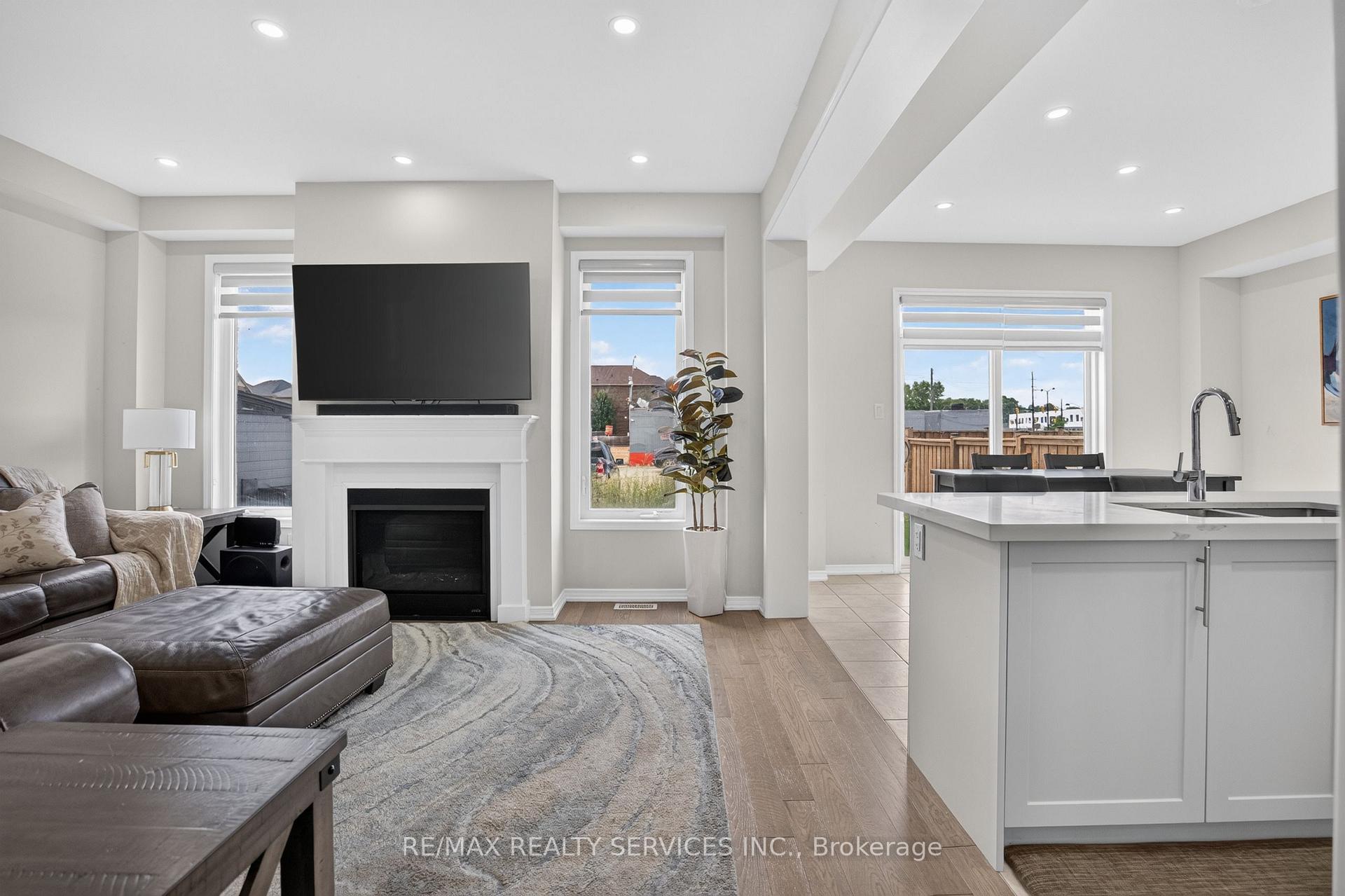 Photo 9 of 8 Munro Circle, Brantford, Empire South — HOMEH