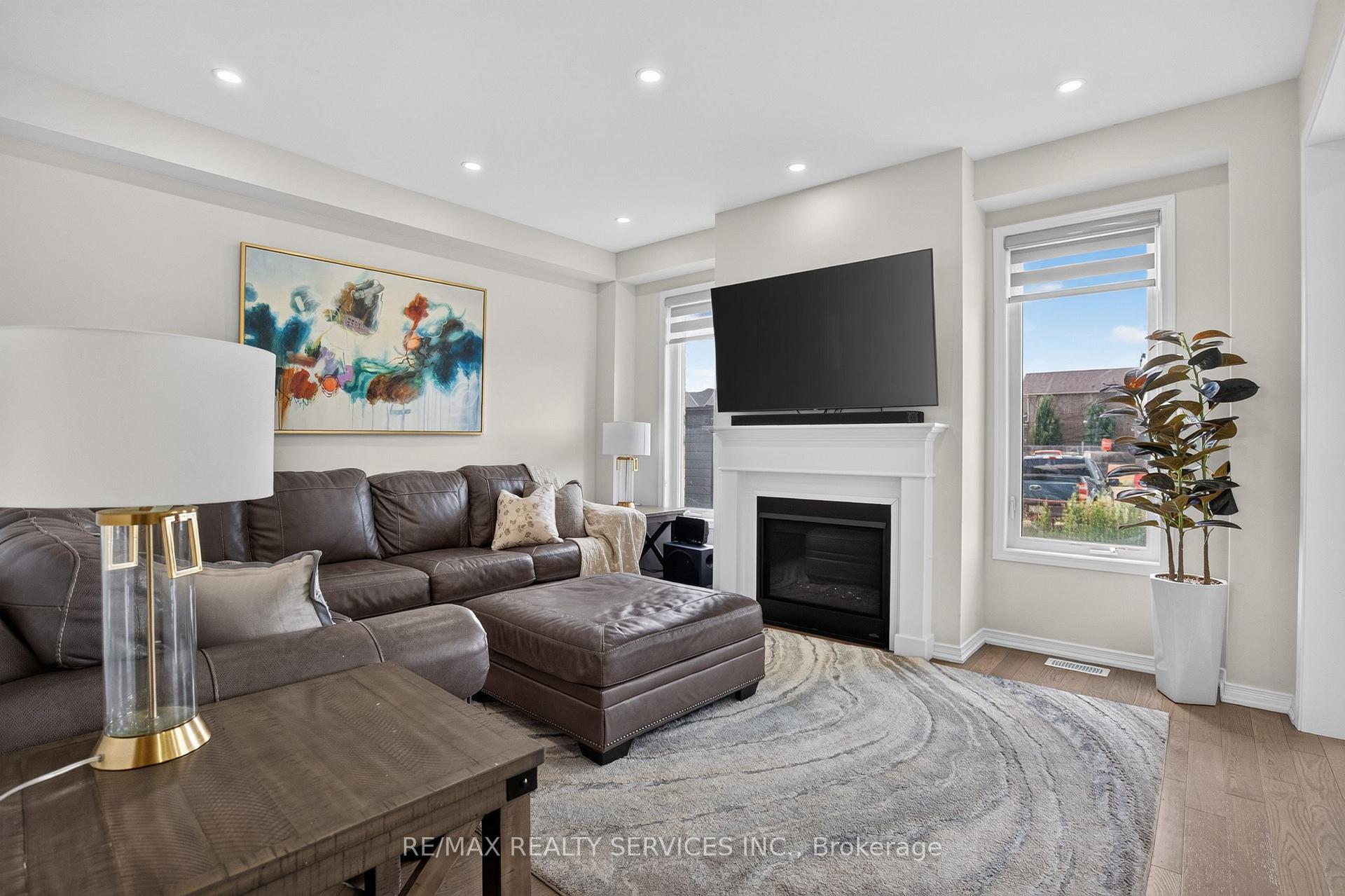 Photo 10 of 8 Munro Circle, Brantford, Empire South — HOMEH