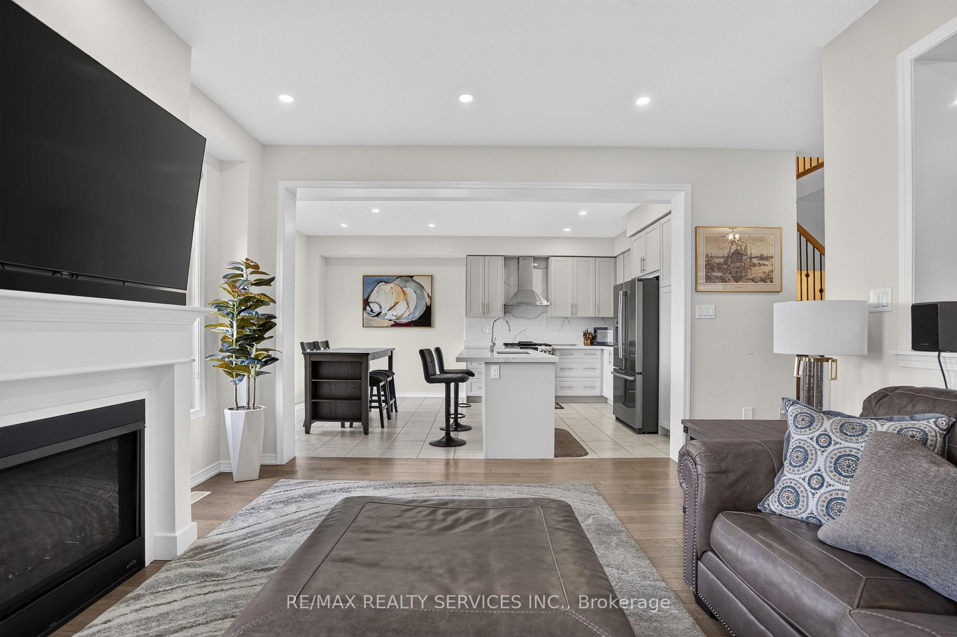 Photo 13 of 8 Munro Circle, Brantford, Empire South — HOMEH