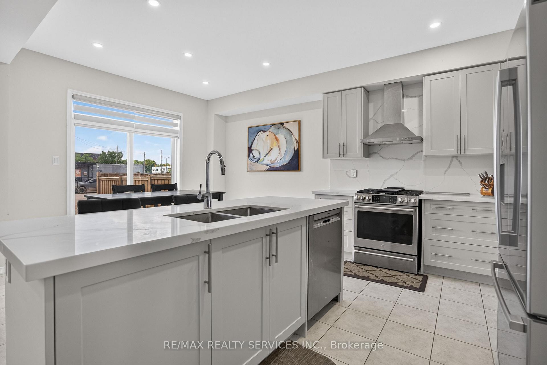 Photo 15 of 8 Munro Circle, Brantford, Empire South — HOMEH