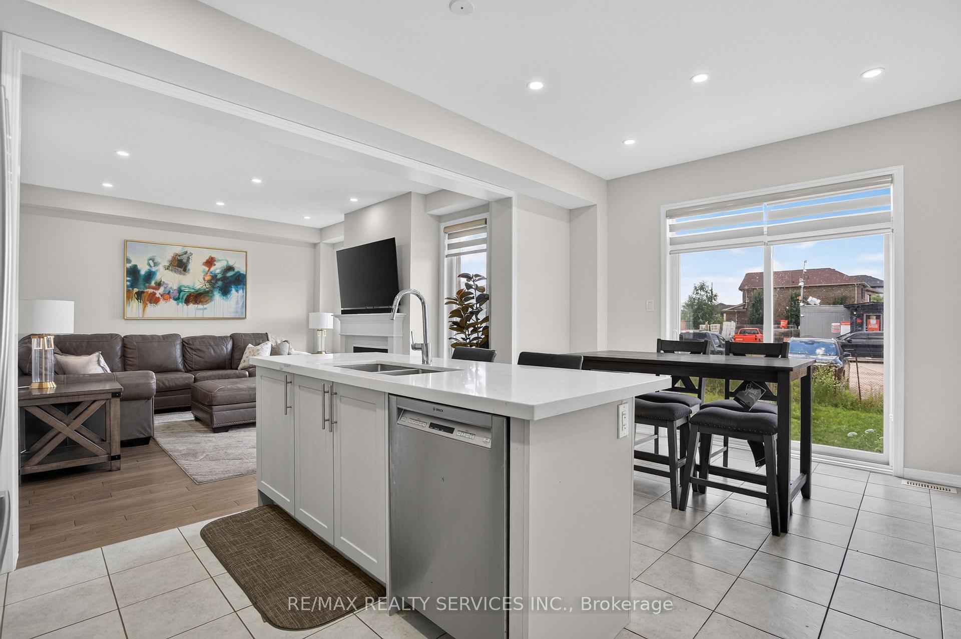 Photo 16 of 8 Munro Circle, Brantford, Empire South — HOMEH