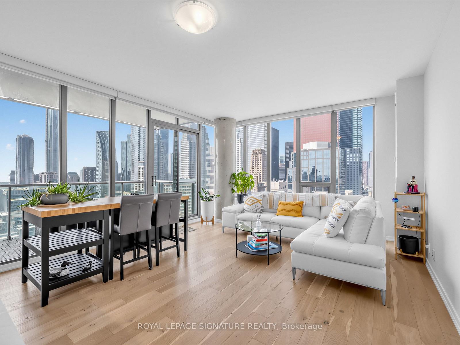 Front of Unit 3101, 33 Lombard Street