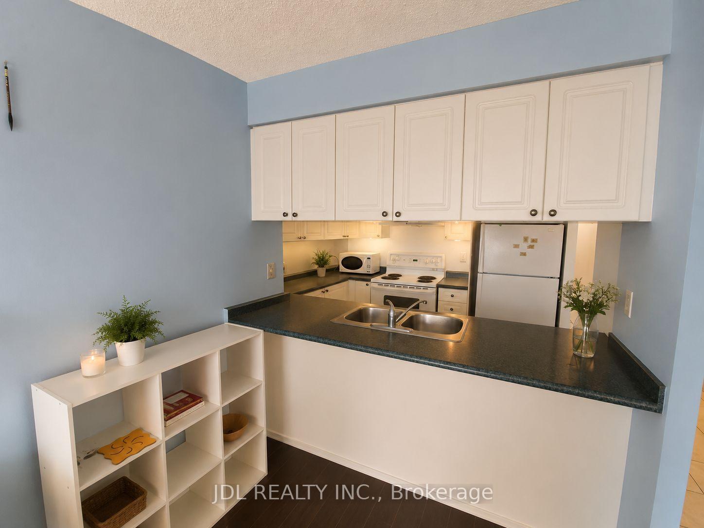 Photo 6 of Unit 603, 887 Bay Street, Toronto, Bay Street Corridor — HOMEH
