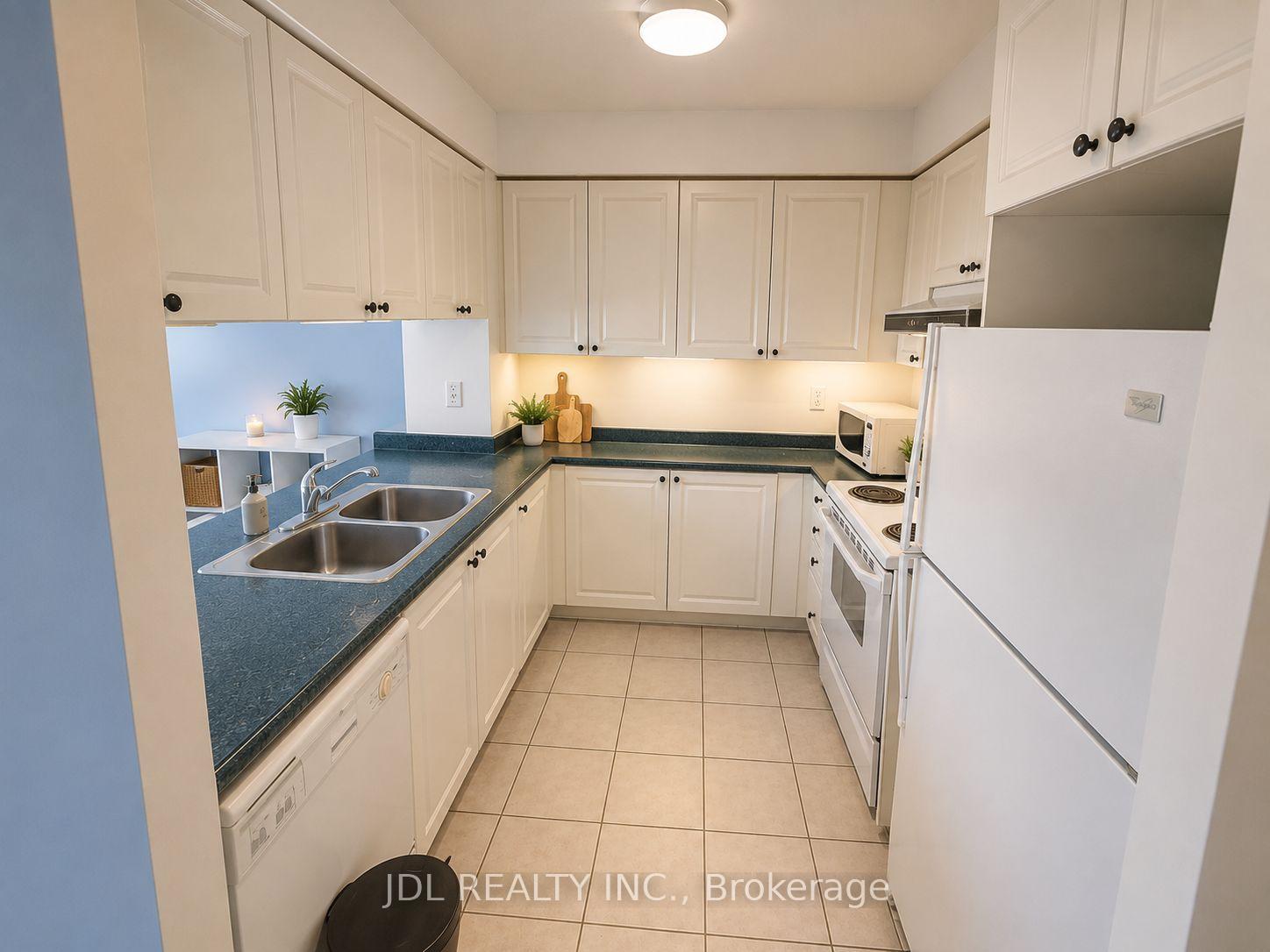 Photo 7 of Unit 603, 887 Bay Street, Toronto, Bay Street Corridor — HOMEH