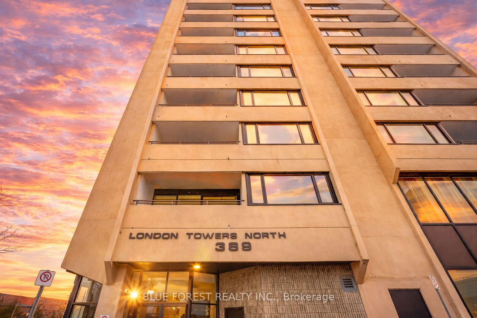 Front of Unit 1705, 389 Dundas Street W