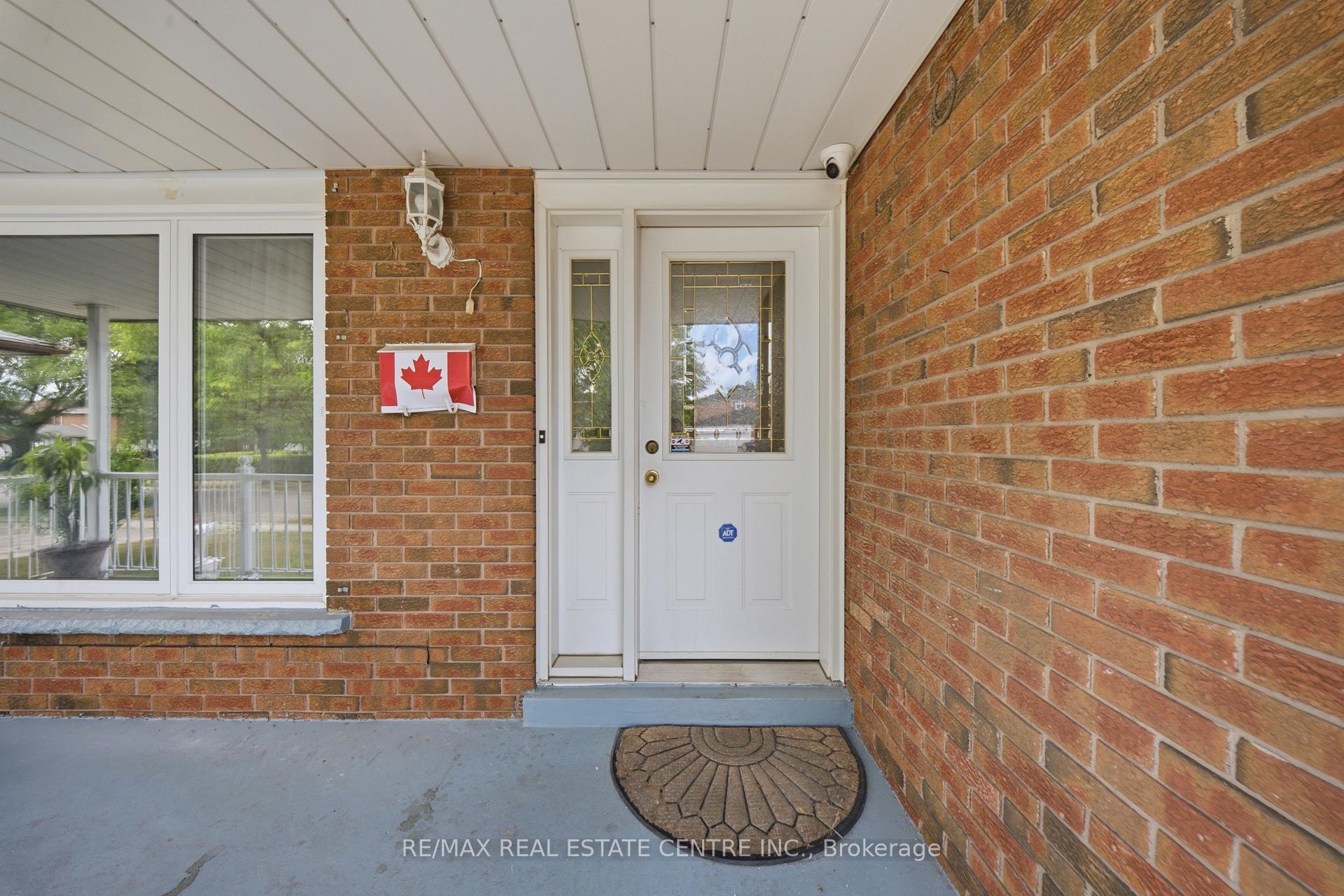 Photo 3 of 4 Manorcrest Street, Brampton, Central Park — HOMEH